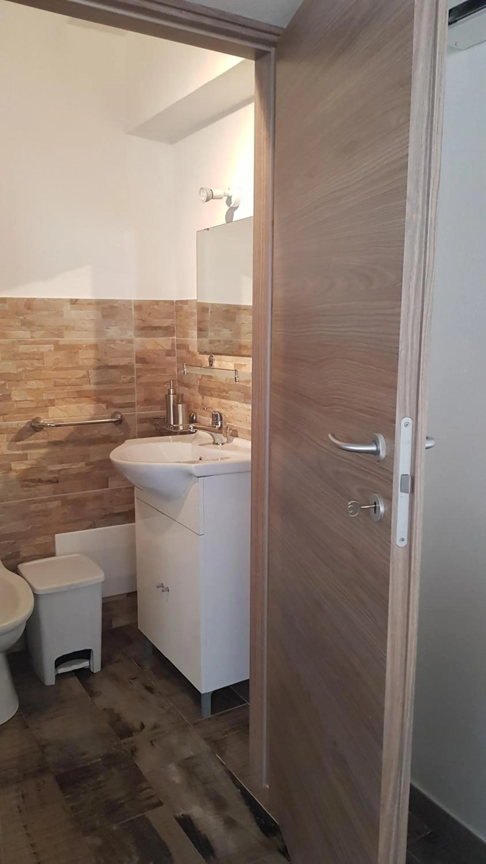 Bathroom in Aliga