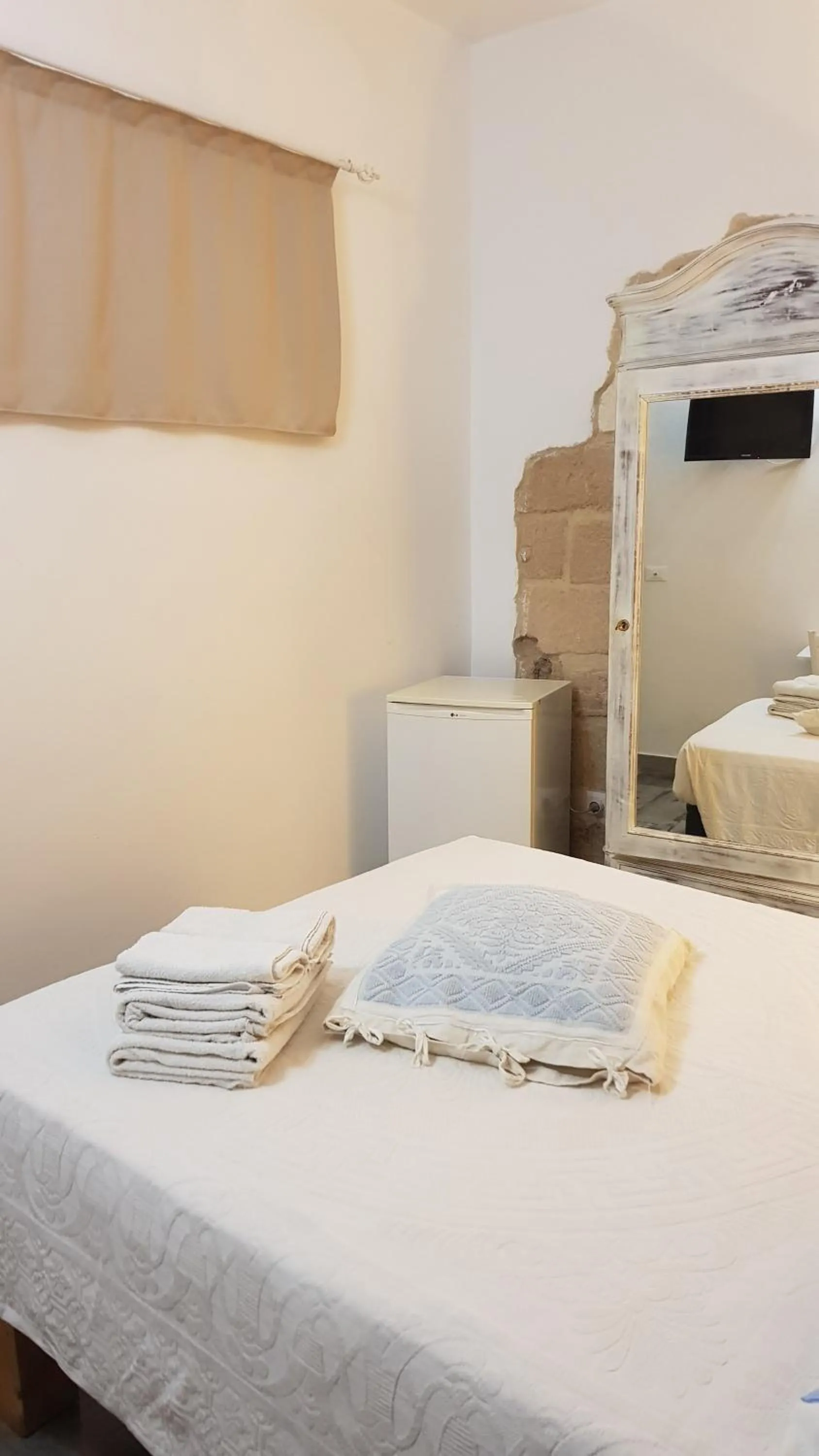 Bed in Aliga