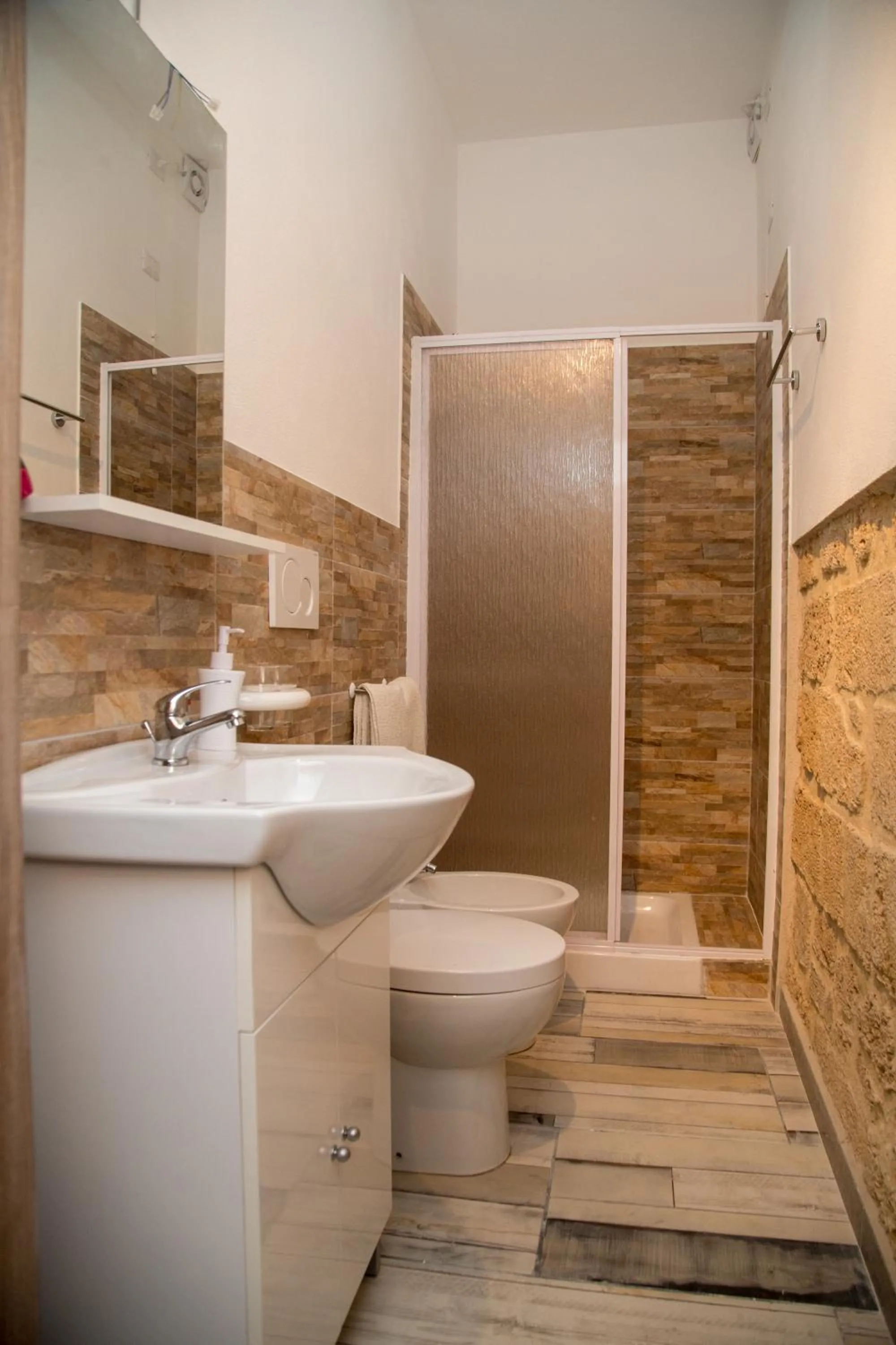 Bathroom in Aliga