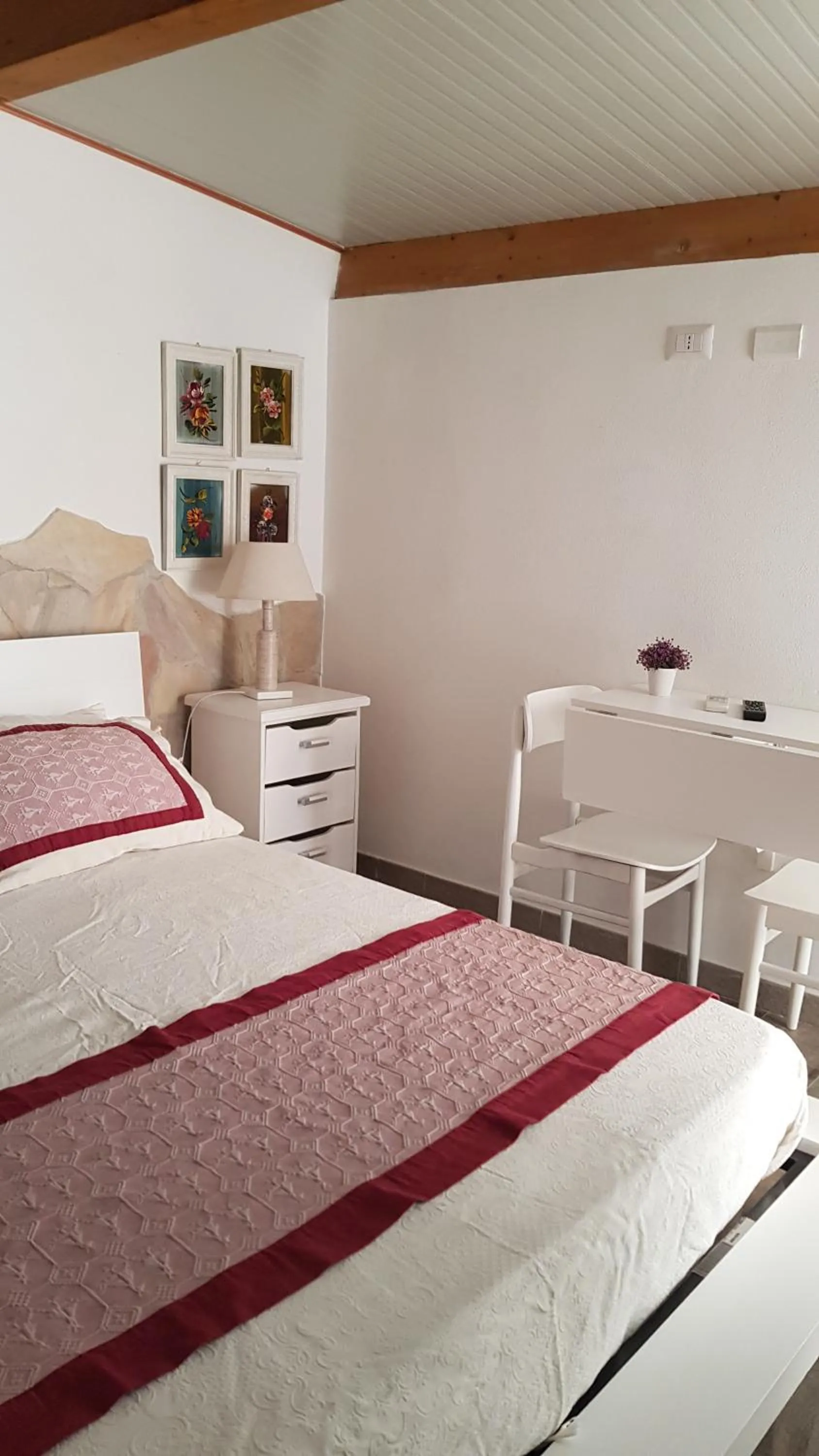 Bed in Aliga