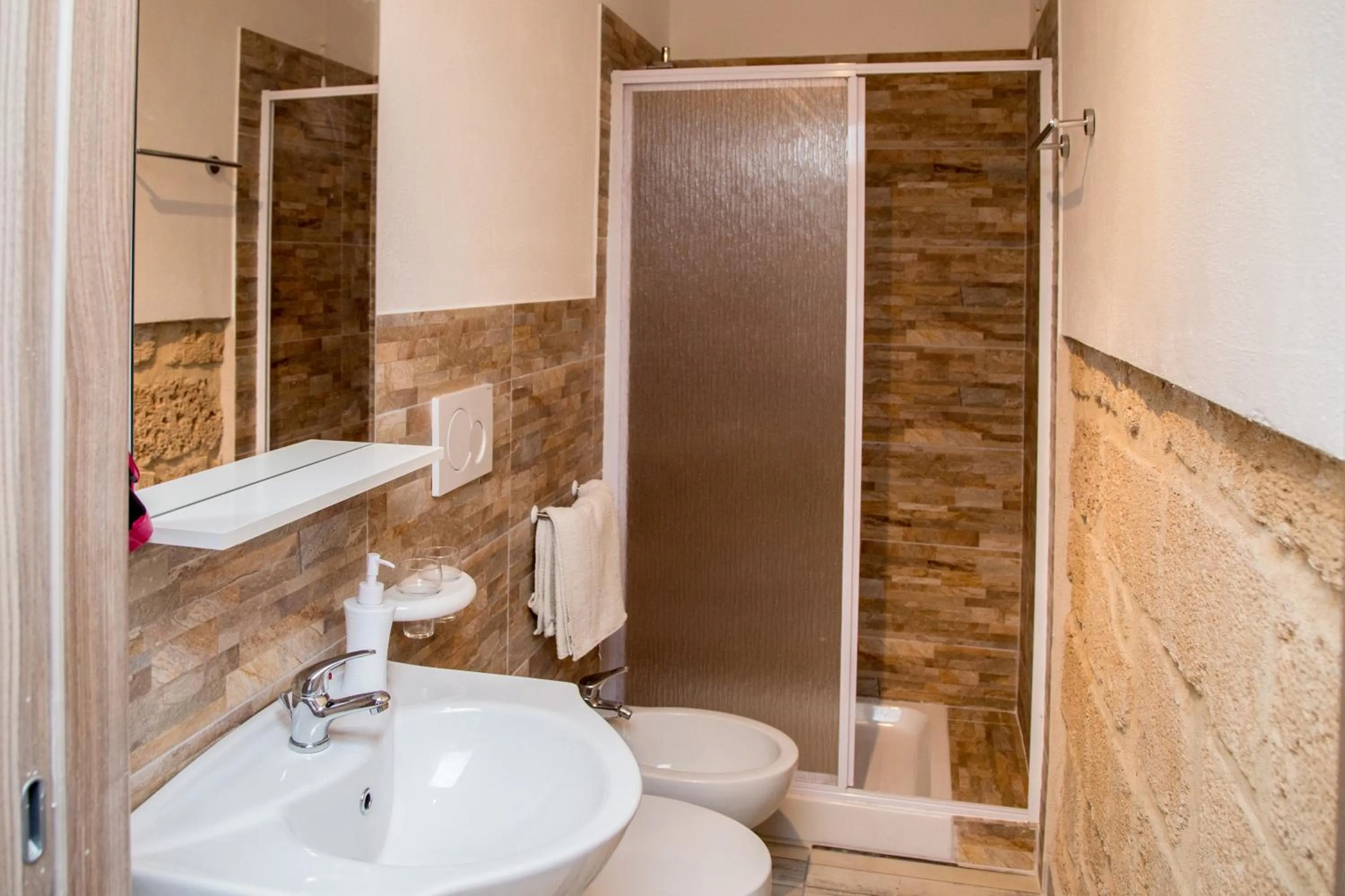 Bathroom in Aliga