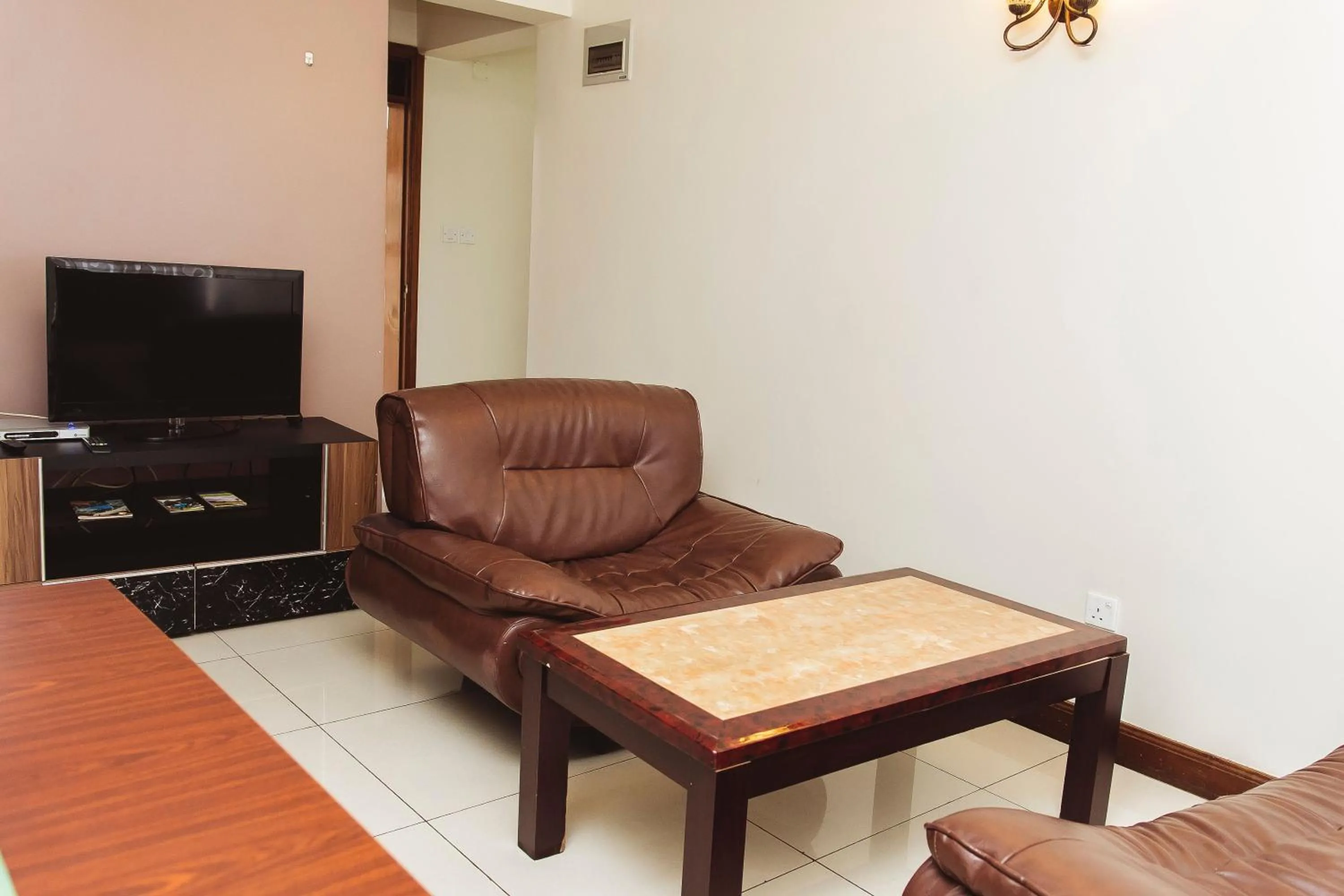 TV and multimedia in Highlands Apartment
