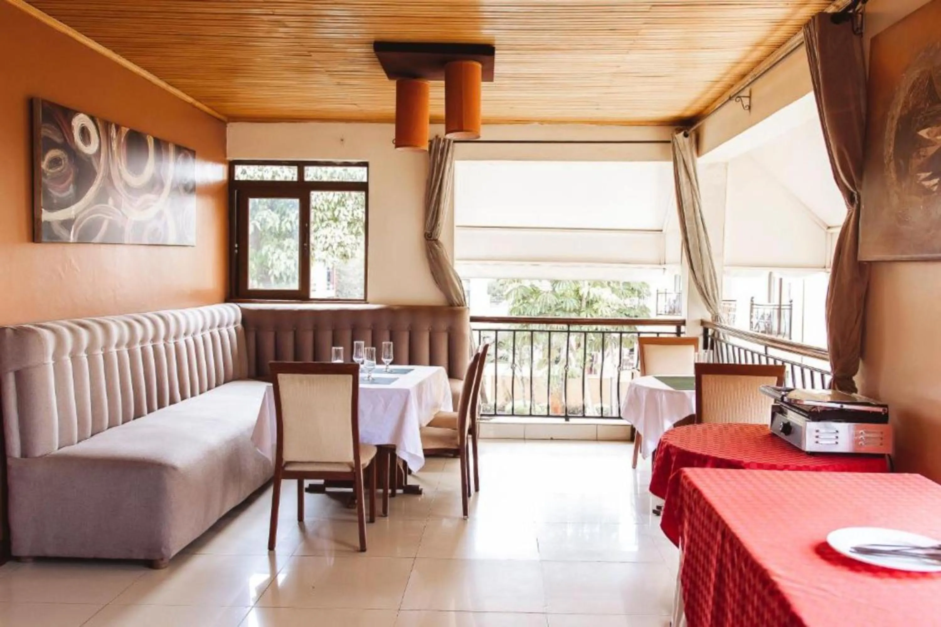 Restaurant/places to eat in Highlands Apartment