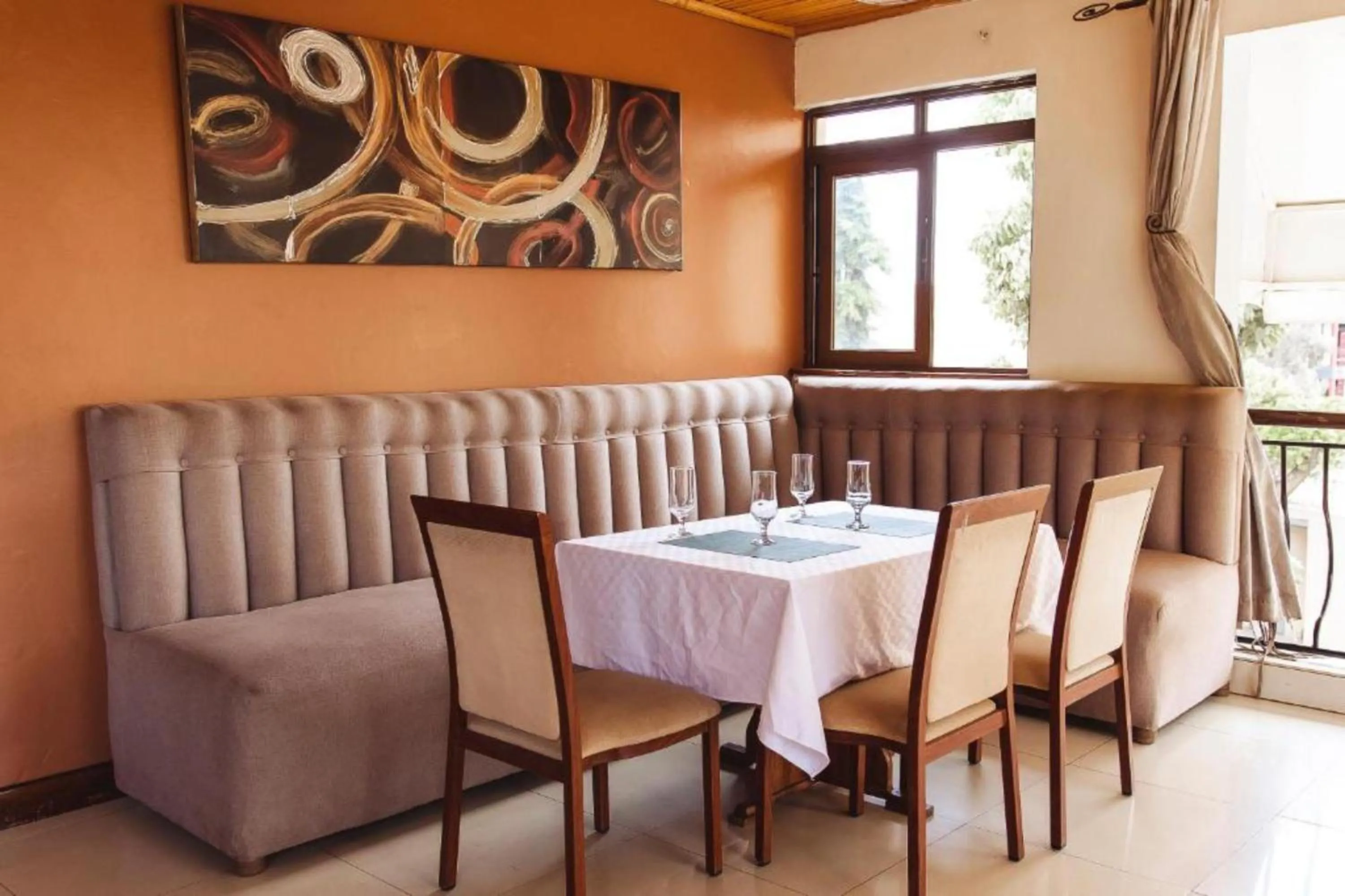 Restaurant/places to eat in Highlands Apartment