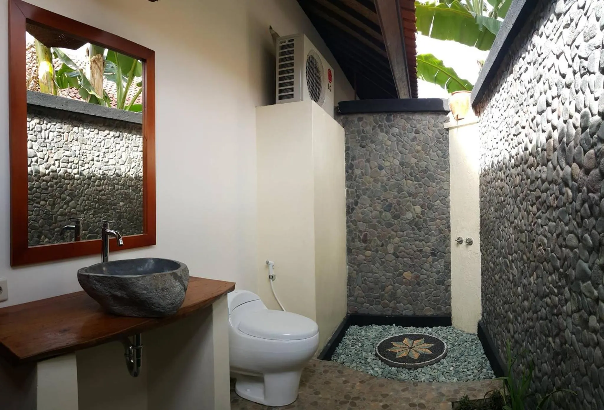 Bathroom in Mango Tree Inn