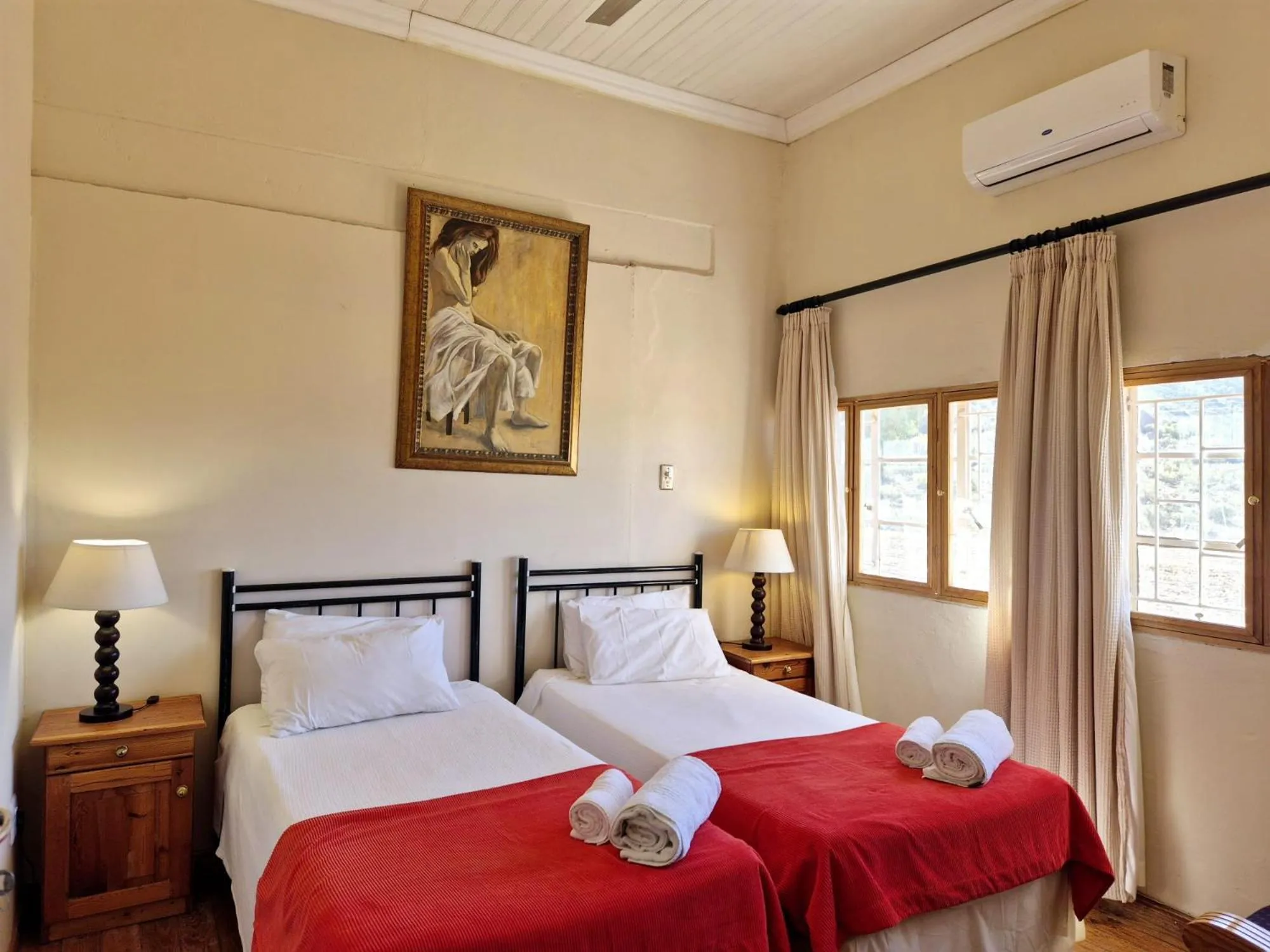 Bedroom, Bed in Red Stone Hills