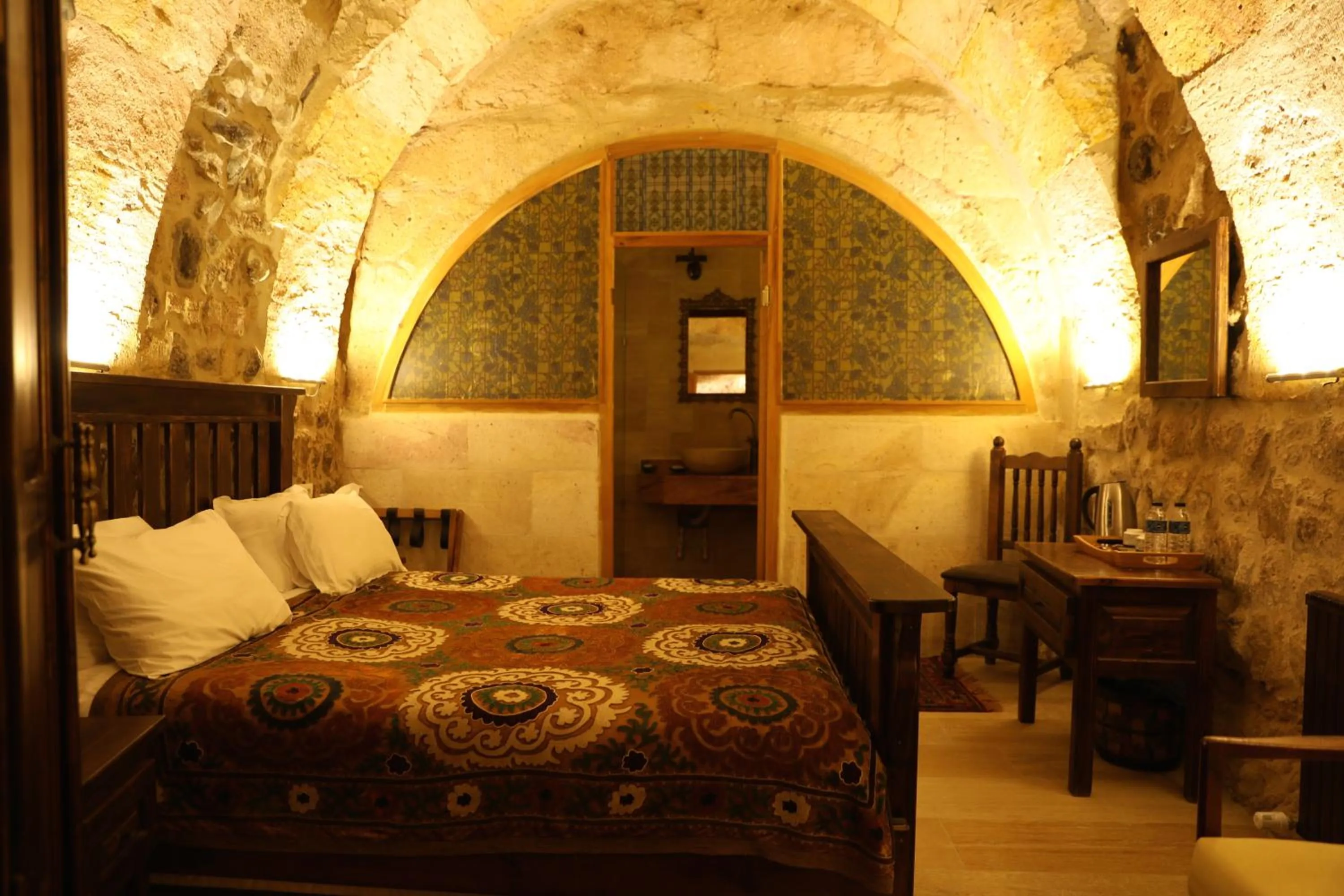 Photo of the whole room, Bed in Hanımkız Konagı