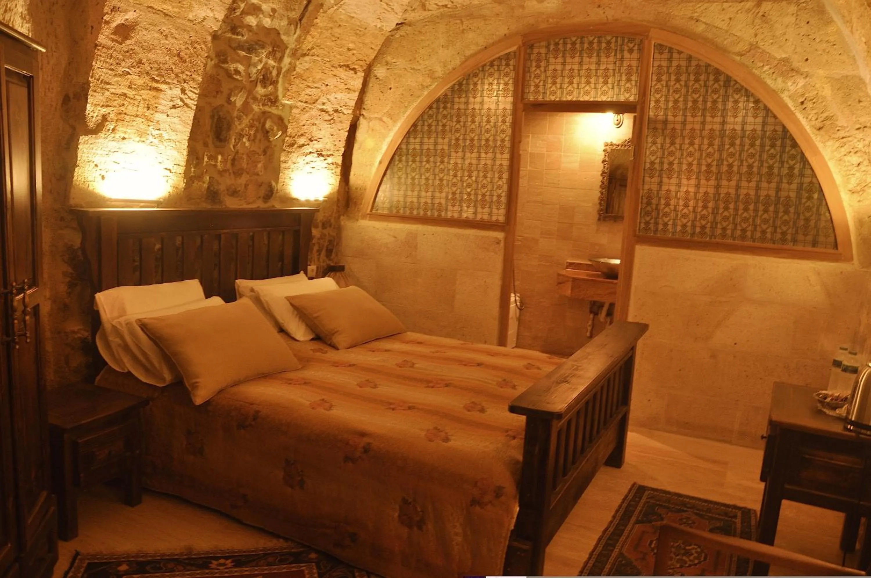 Property building, Bed in Hanımkız Konagı