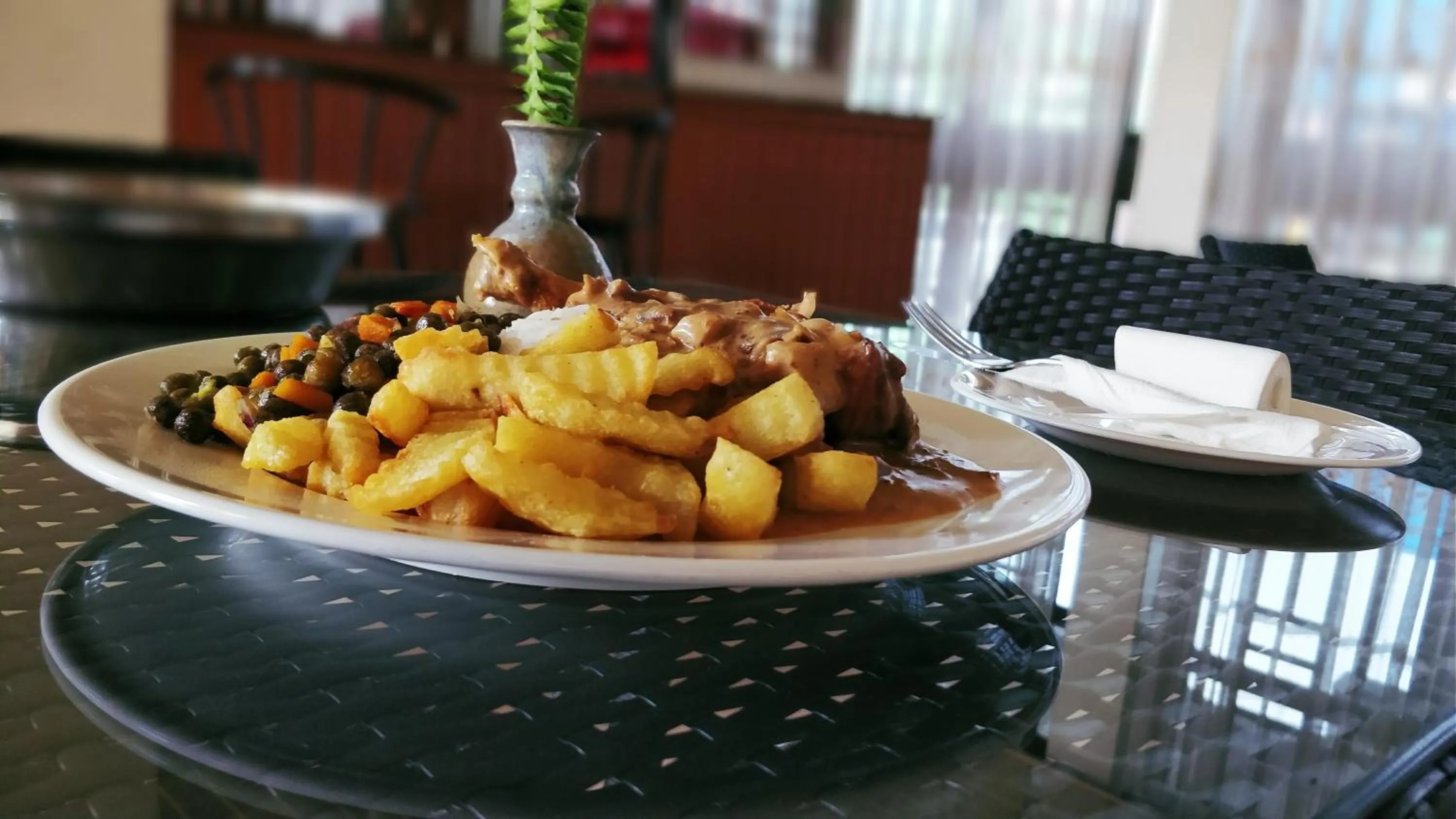 Restaurant/places to eat in Virunga Hotel