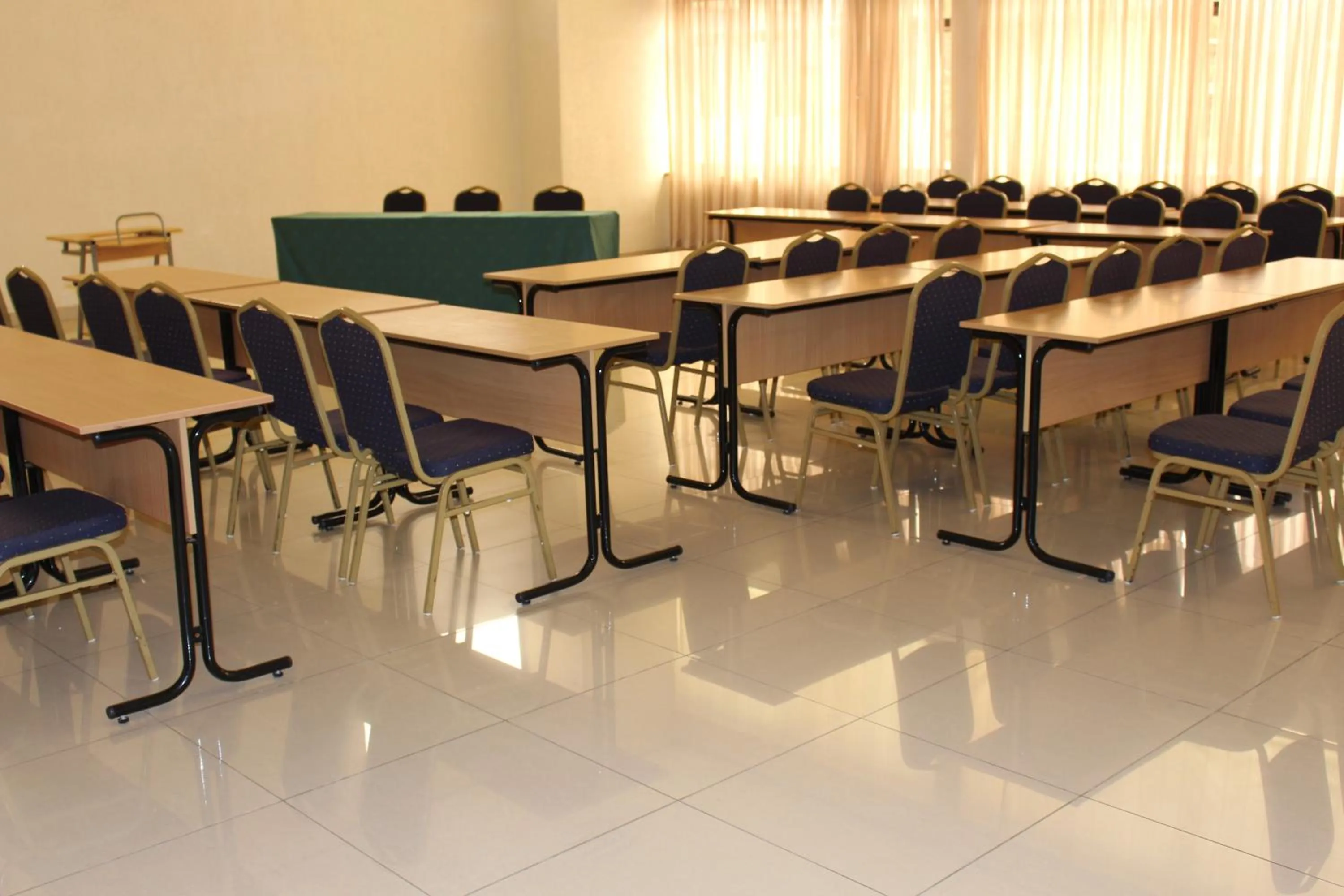 Meeting/conference room in Virunga Hotel