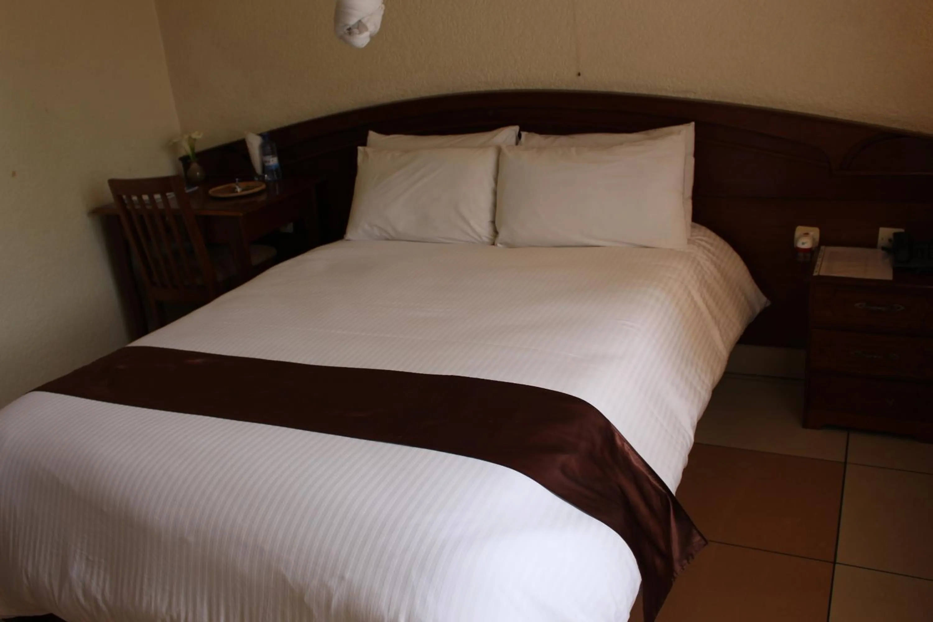 Bedroom, Bed in Virunga Hotel
