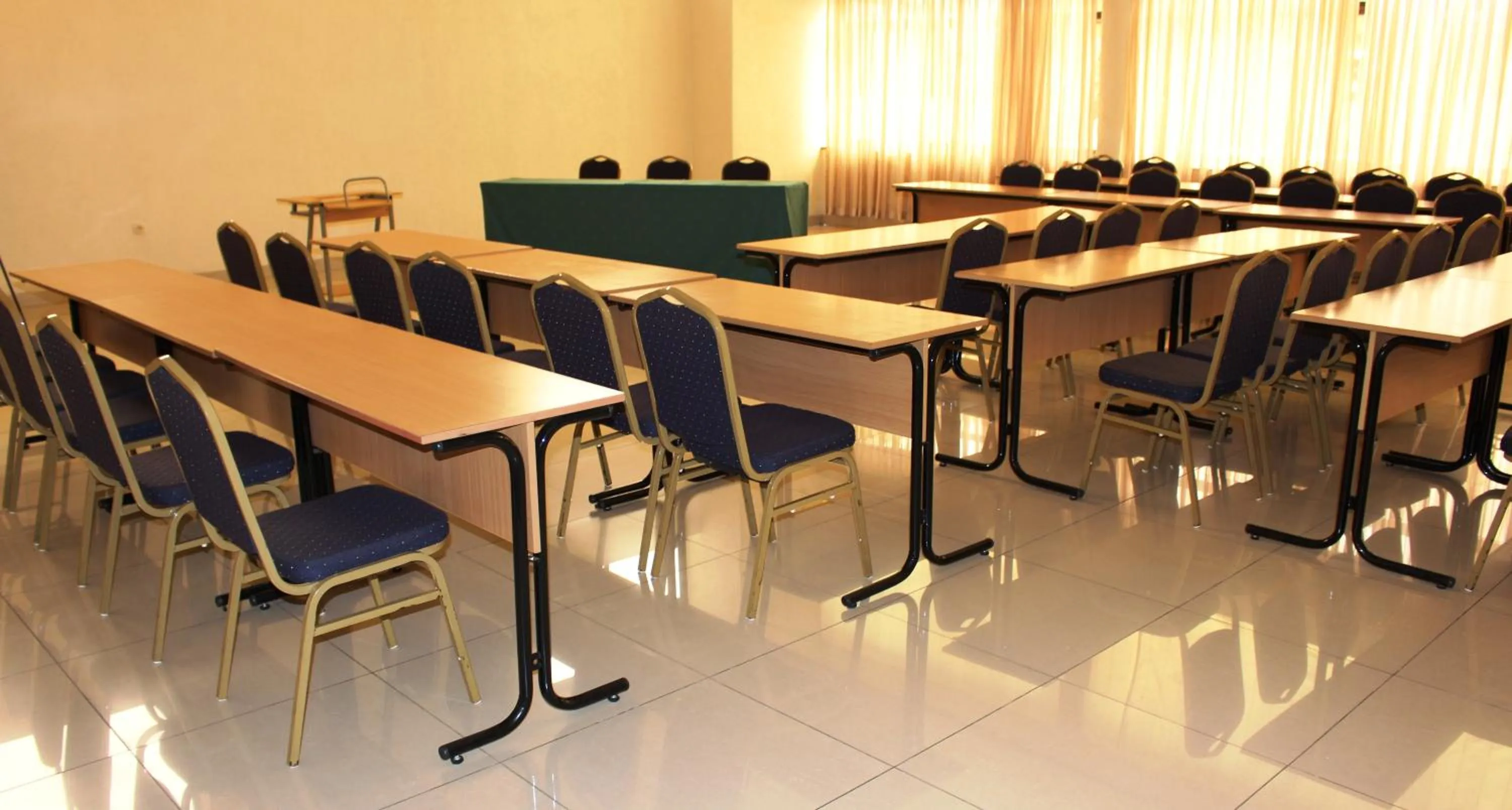 Meeting/conference room in Virunga Hotel