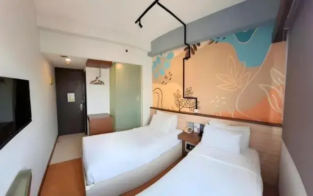 Superior Twin Room in True Blue Mangga Besar Jakarta Formerly Nite & Day Mangga Besar Superior Twin Room in True Blue Mangga Besar Jakarta Formerly Nite & Day Mangga Besar