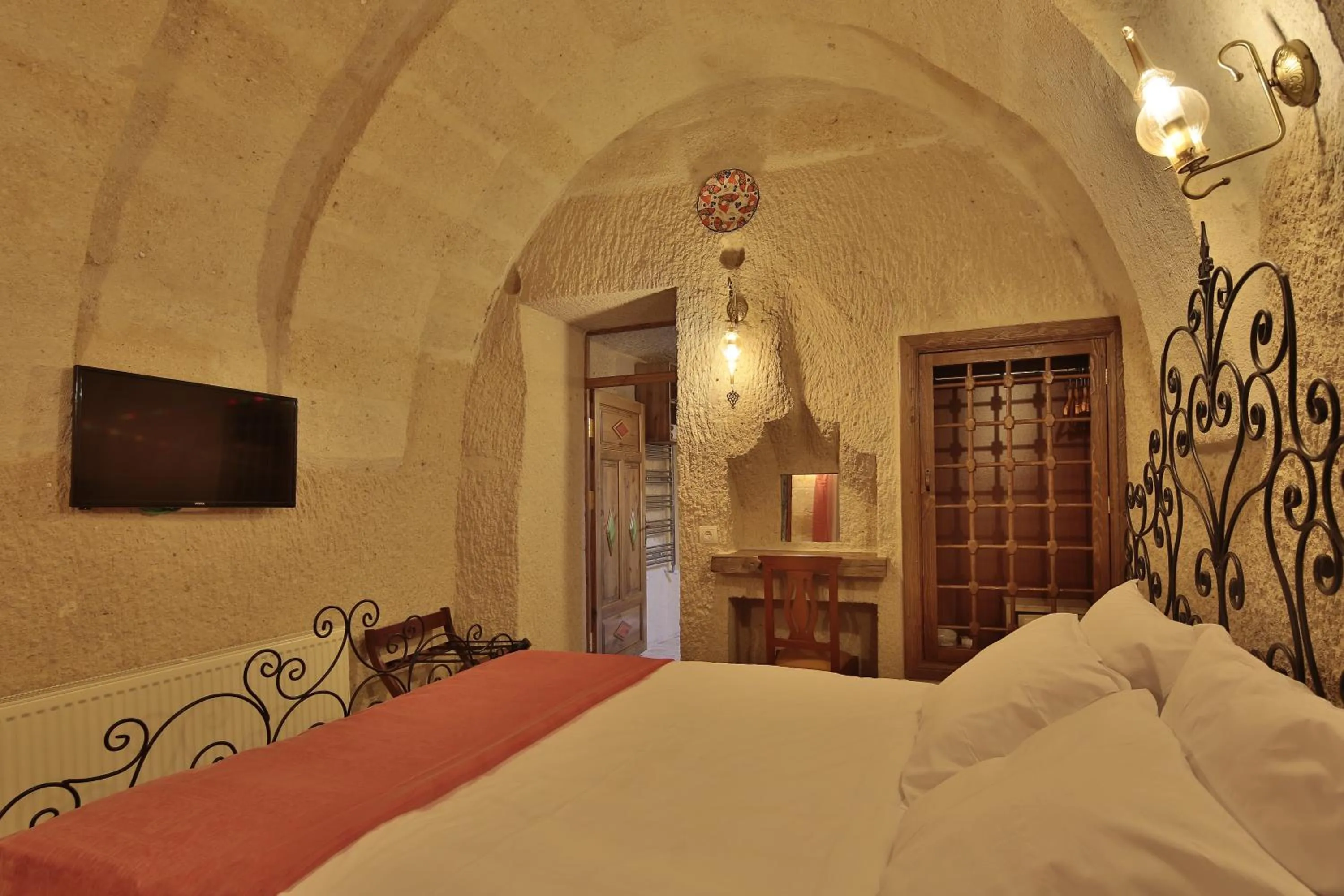 Bed in Jacob's Cave Suites - Cappadocia