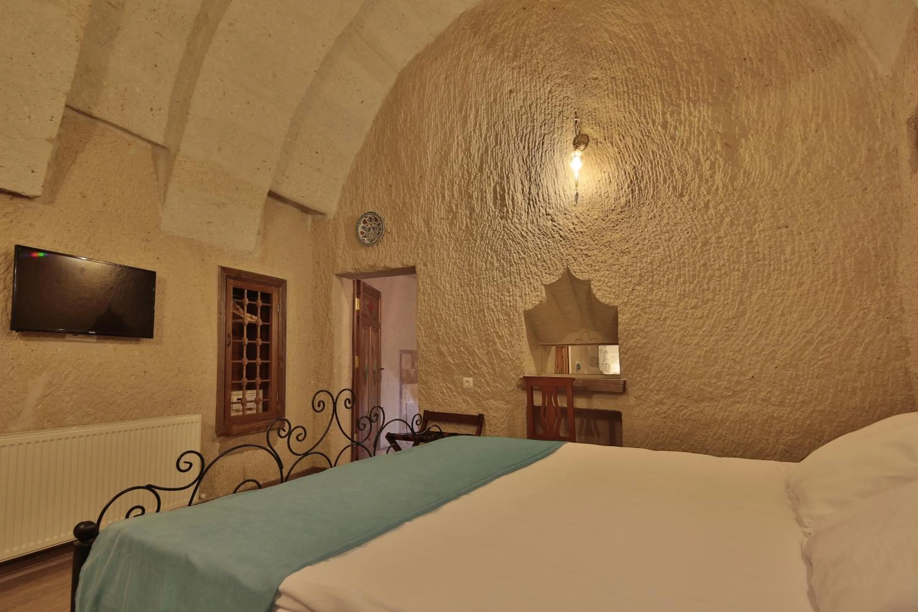 TV and multimedia, Bed in Jacob's Cave Suites - Cappadocia