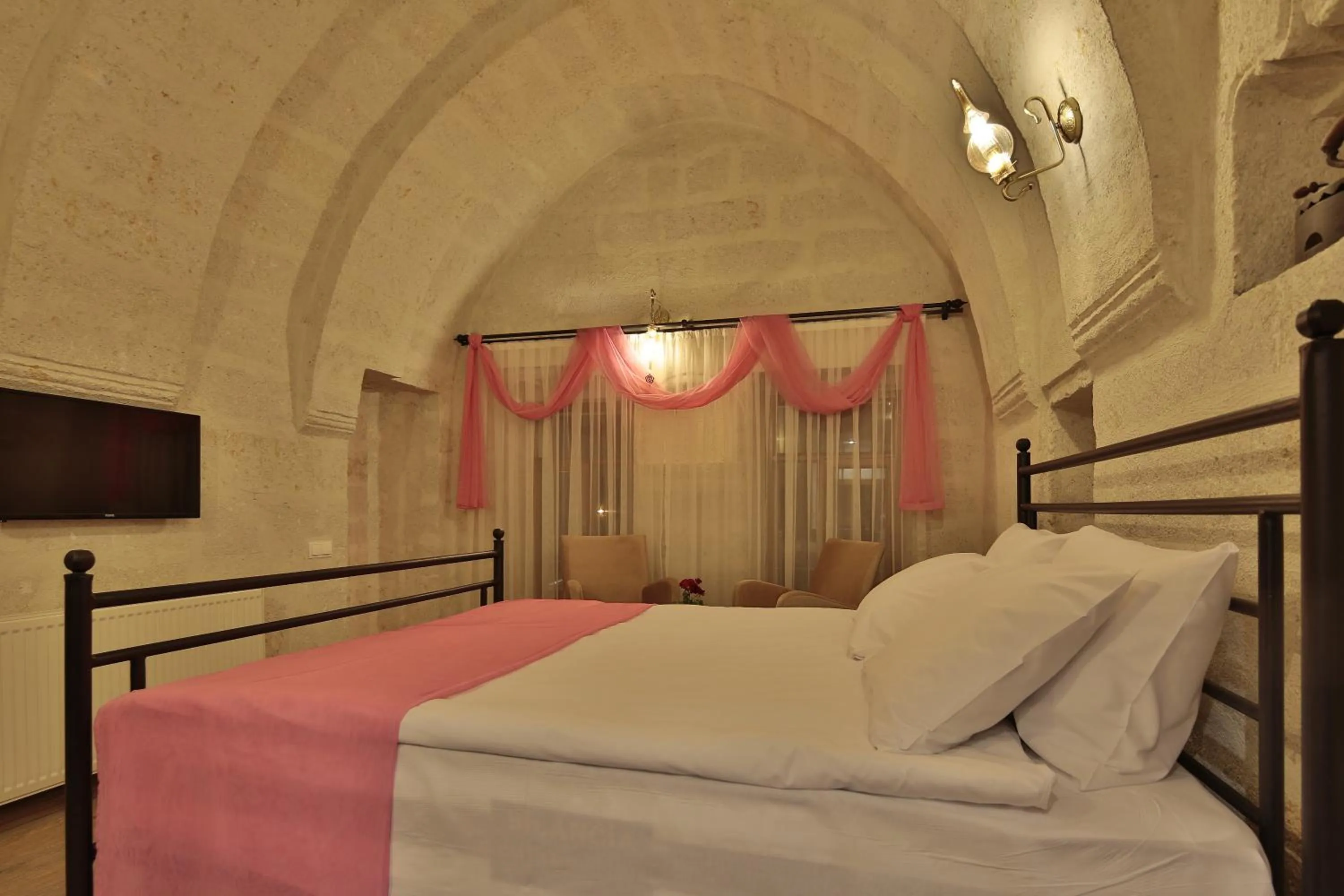Bed in Jacob's Cave Suites - Cappadocia
