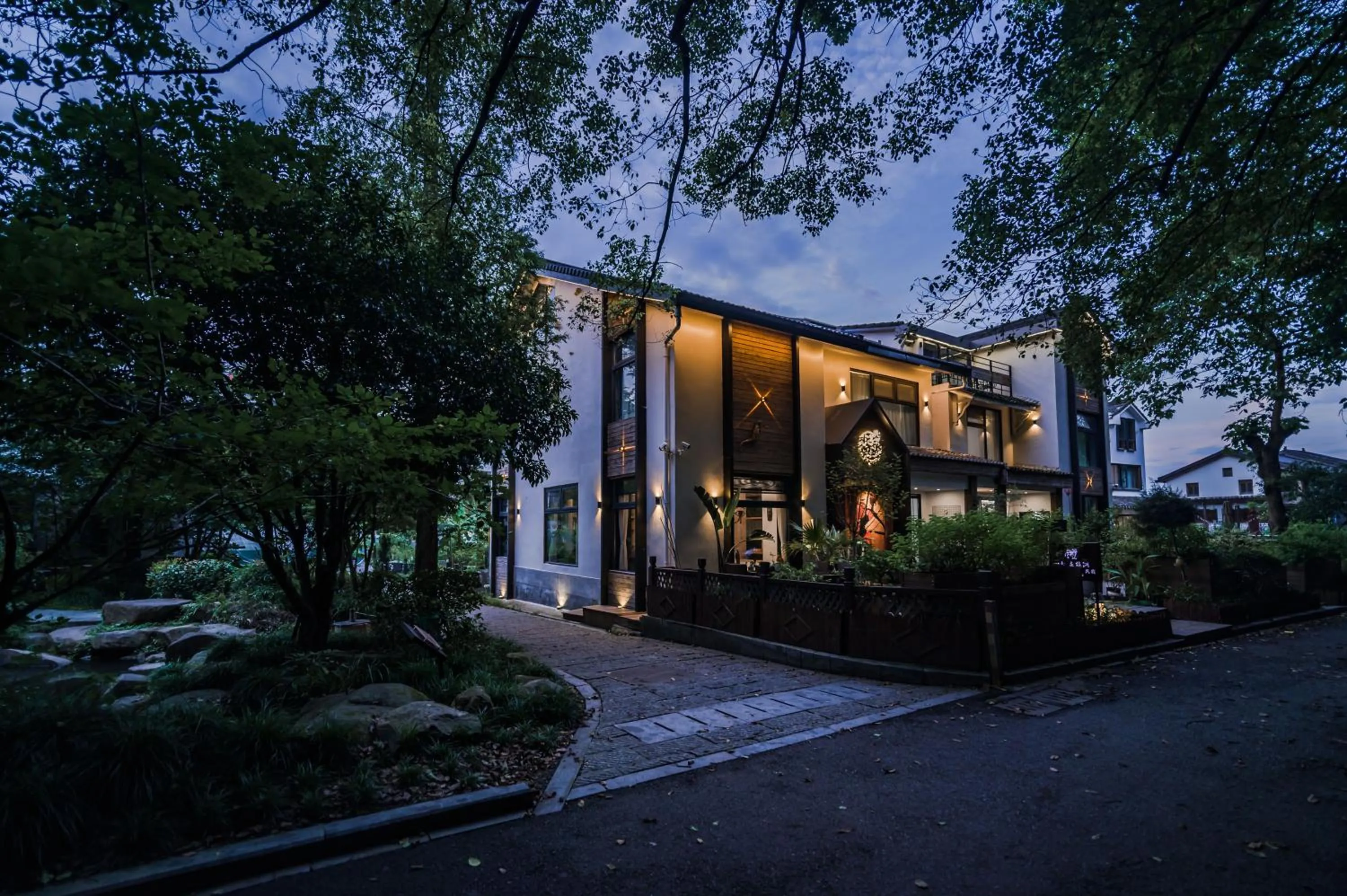 Blooming Lotus Hostel