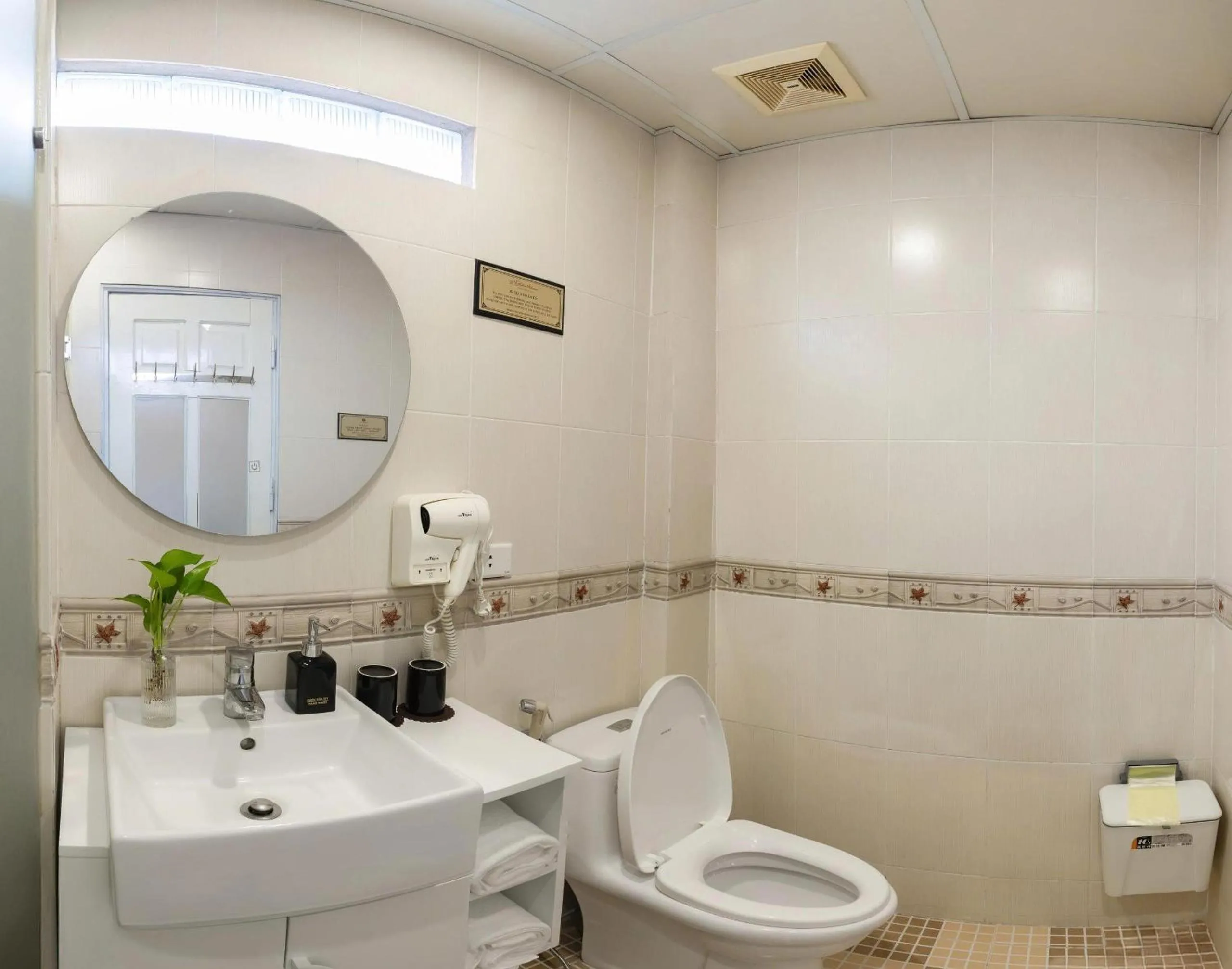 Toilet in Better Home Hanoi