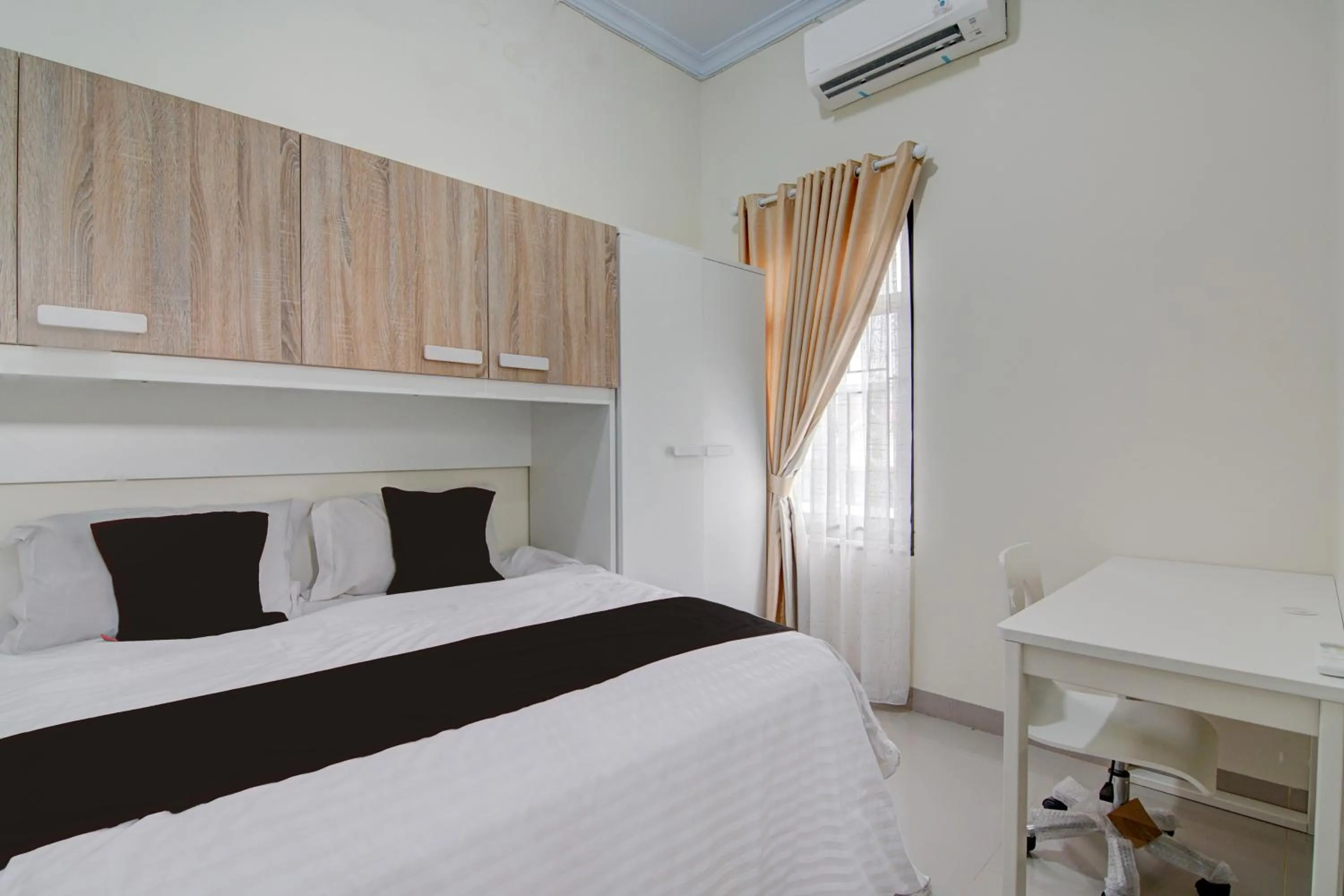 Bedroom, Bed in OYO 94758 Kamila House