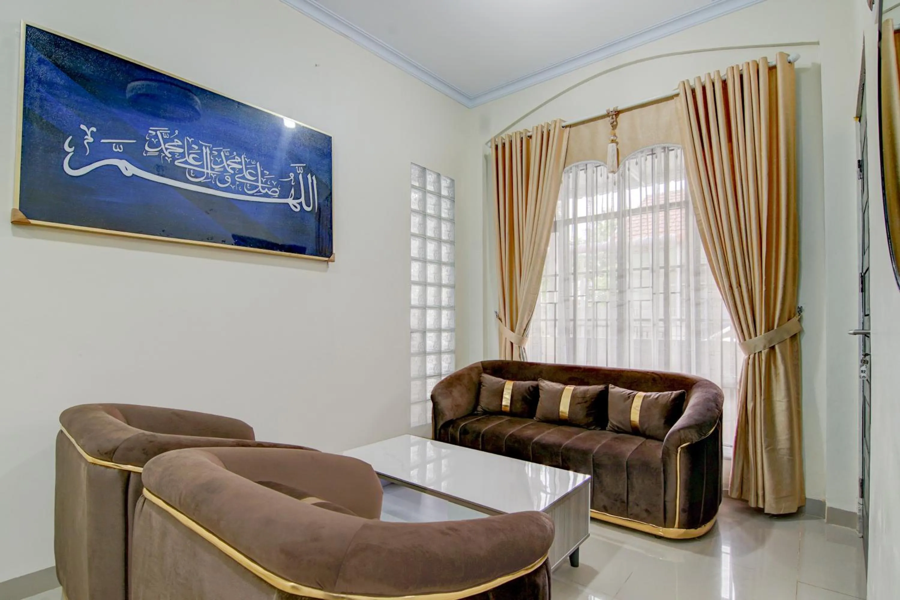 Seating area in OYO 94758 Kamila House