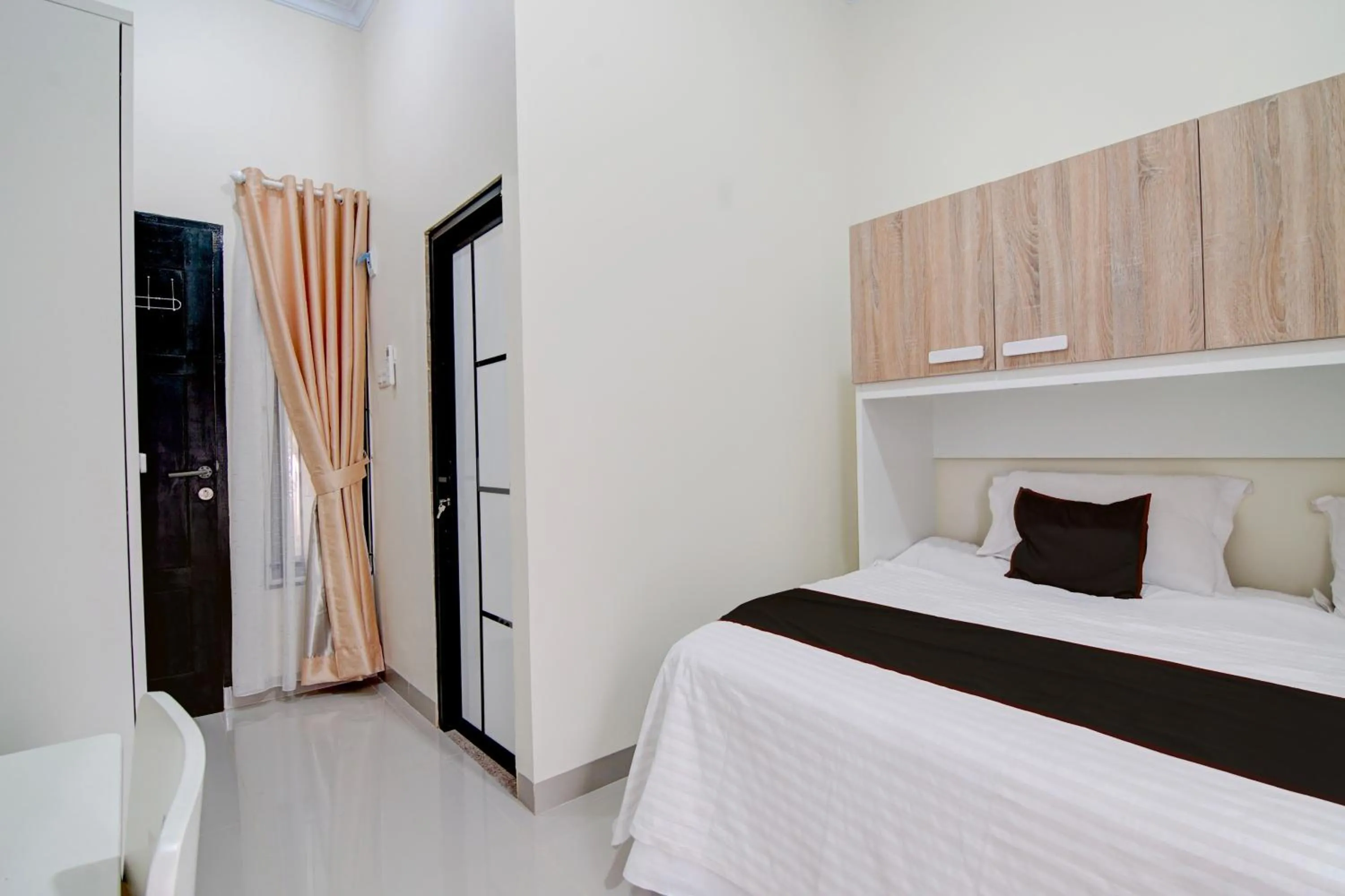 Bedroom, Bed in OYO 94758 Kamila House