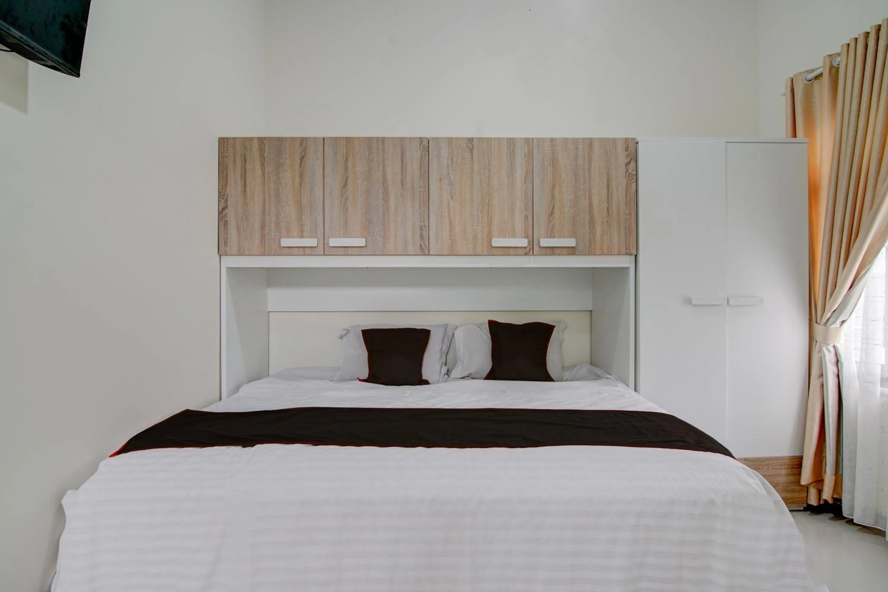 Bedroom, Bed in OYO 94758 Kamila House