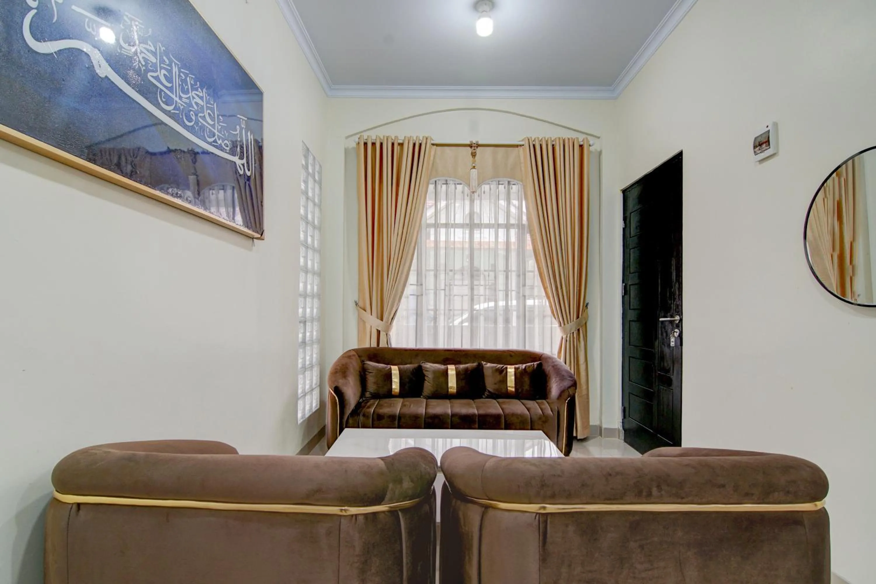 Seating area in OYO 94758 Kamila House