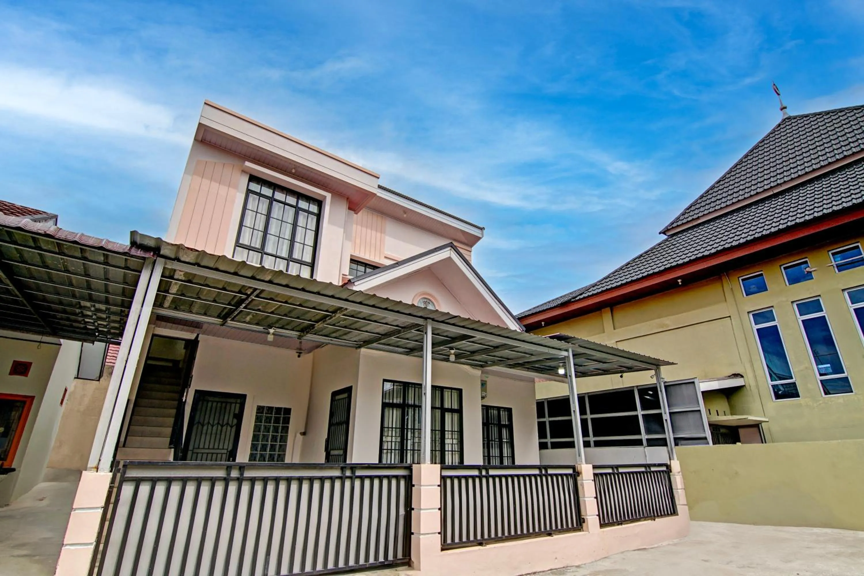 Facade/entrance in OYO 94758 Kamila House