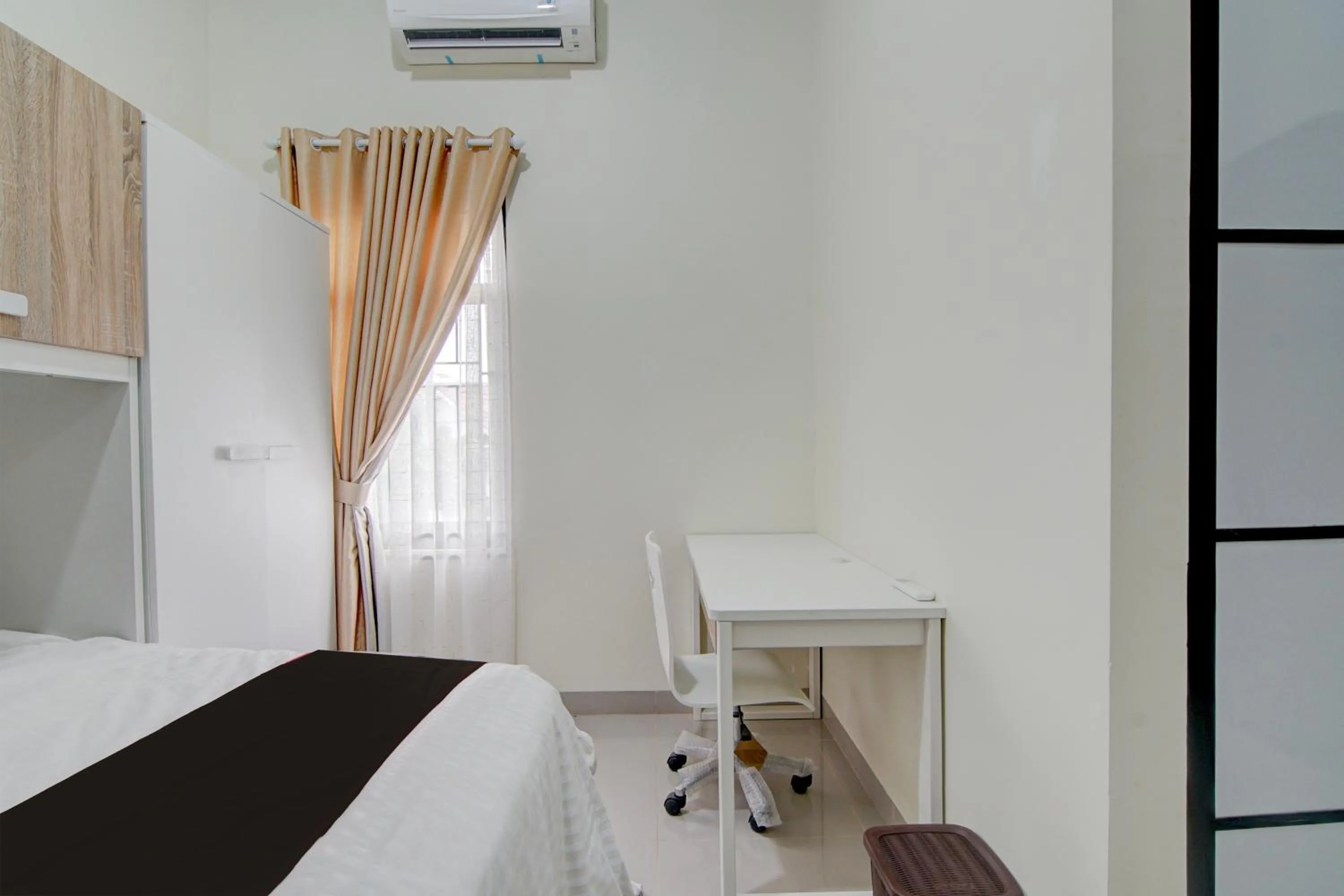 Bedroom, Bed in OYO 94758 Kamila House