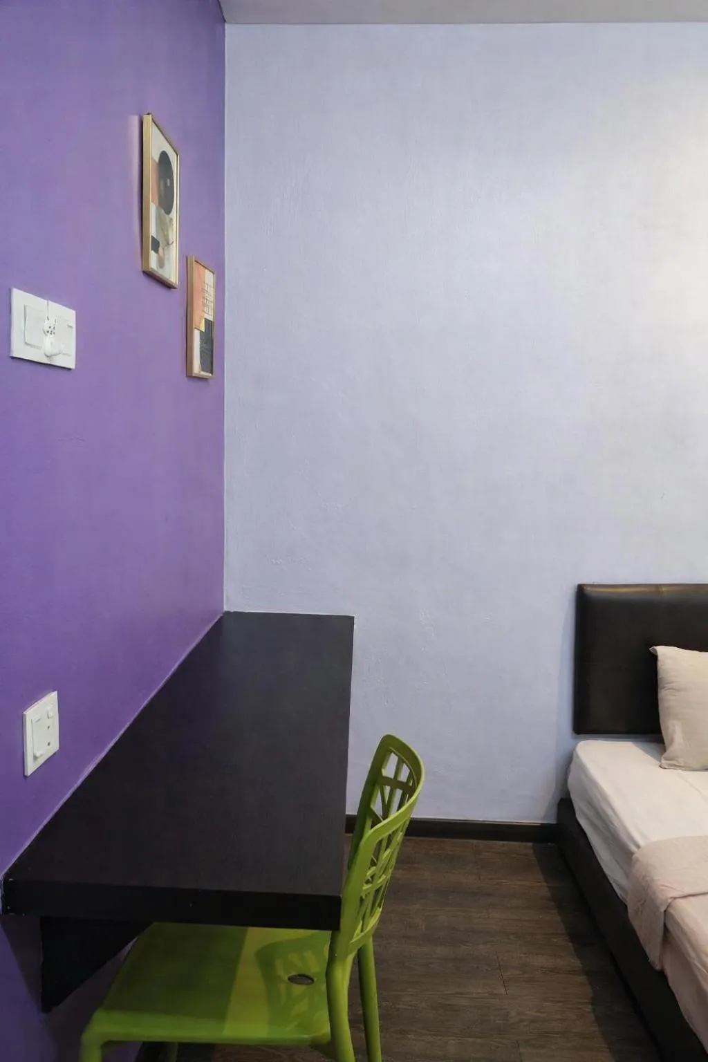 Seating area, Bed in Newland Hotel by Ardens - Taman Pelangi, Johor Bahru