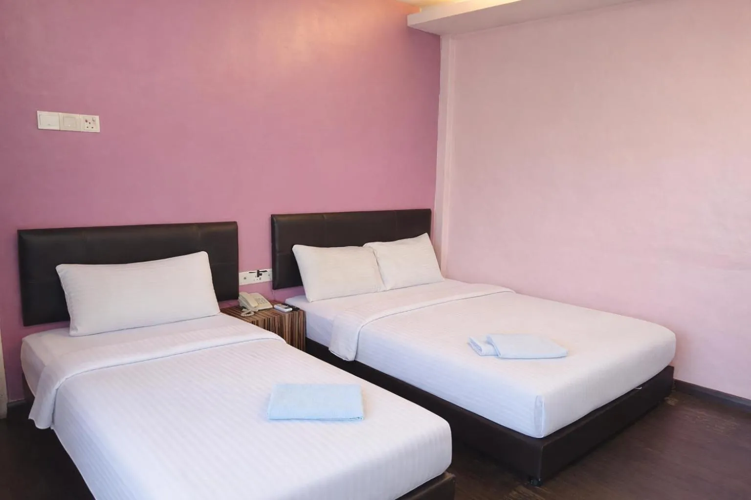 Bed in Newland Hotel by Ardens - Taman Pelangi, Johor Bahru
