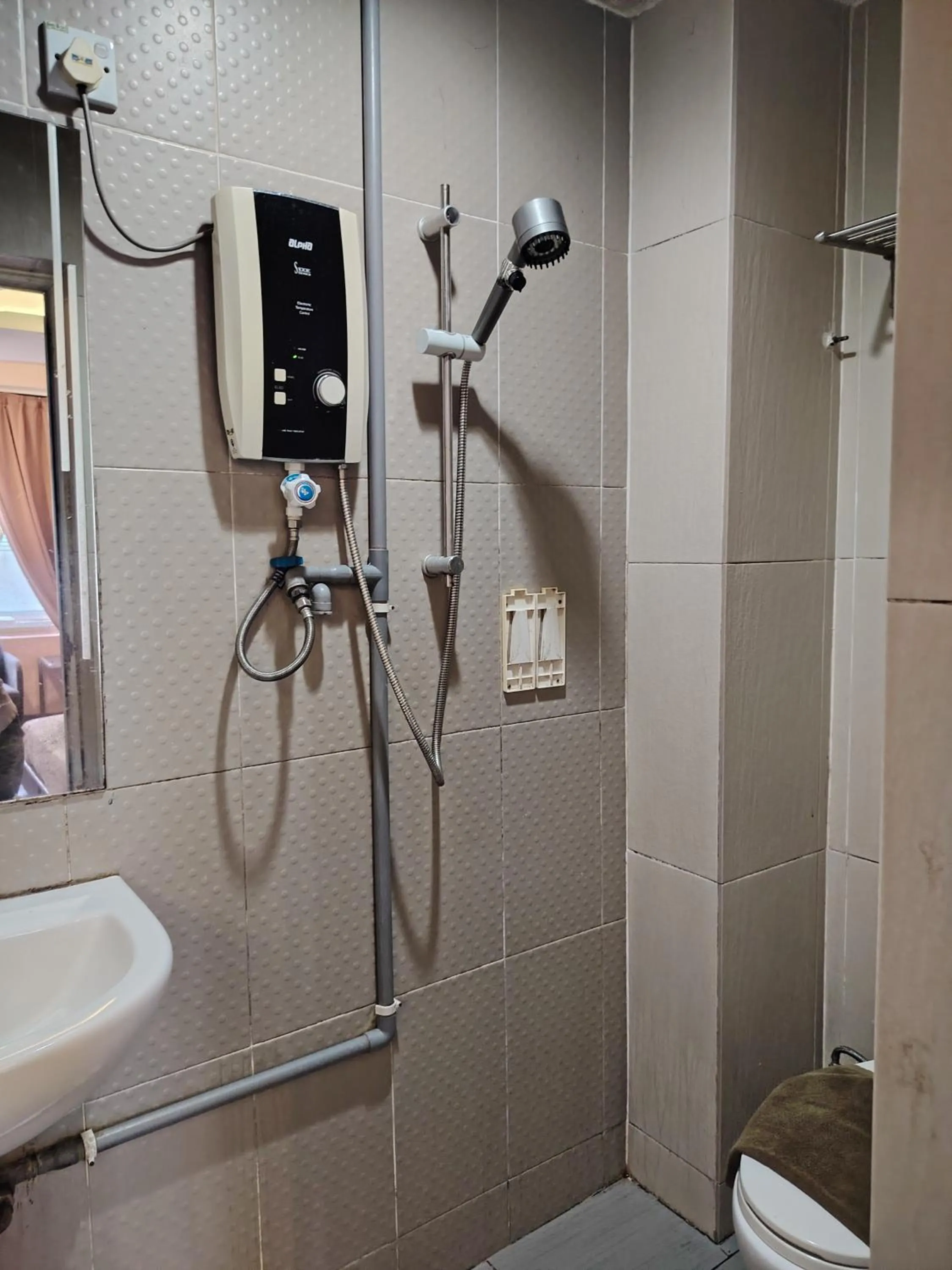 Shower in Newland Hotel by Ardens - Taman Pelangi, Johor Bahru