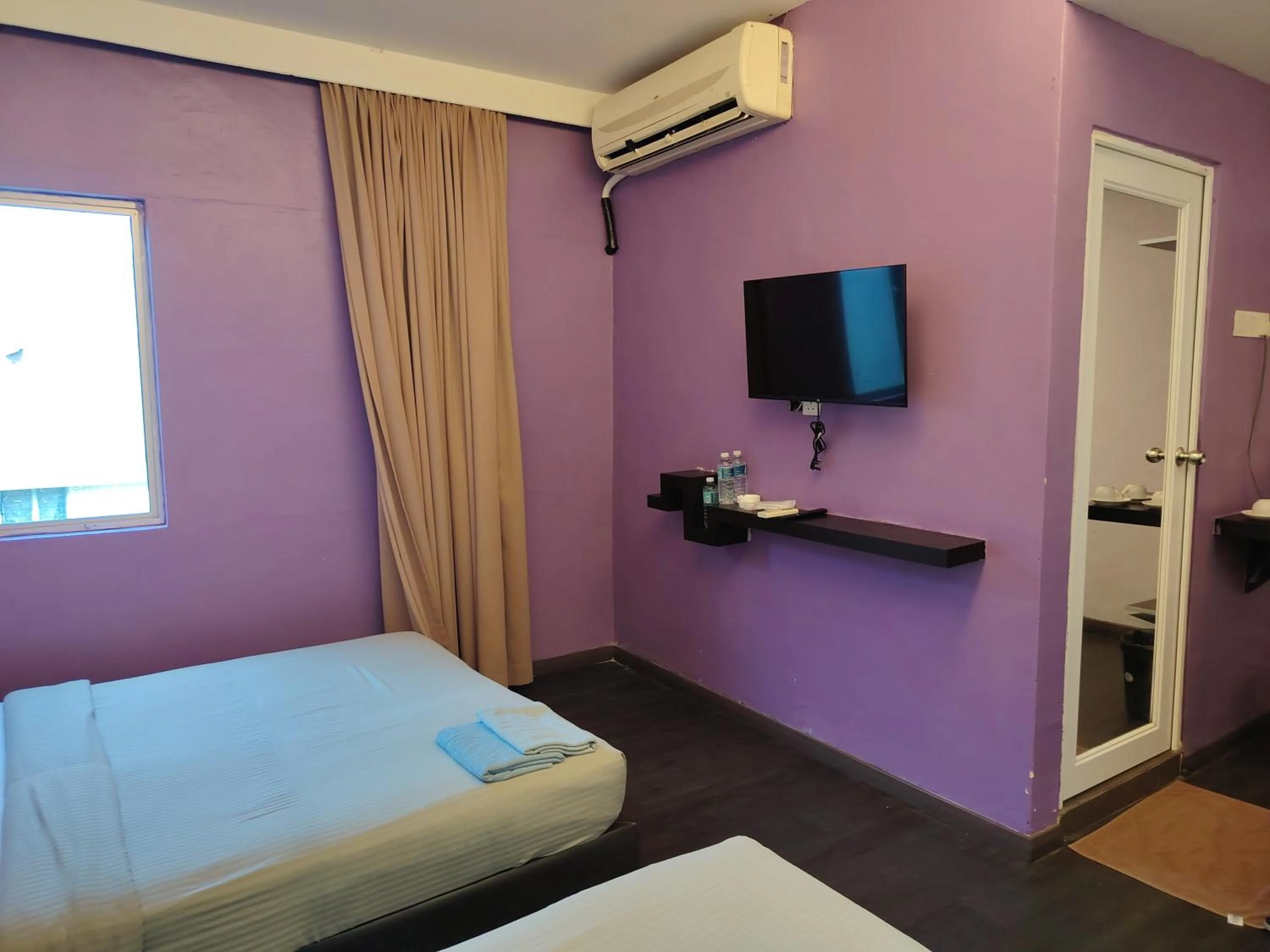 TV and multimedia, Bed in Newland Hotel by Ardens - Taman Pelangi, Johor Bahru