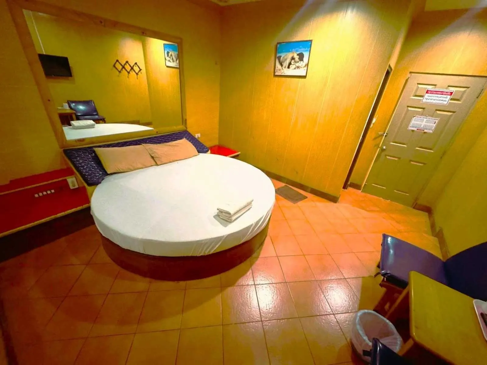 Bedroom in OYO 75583 Fut Fit Fo Fai Inn Hotel