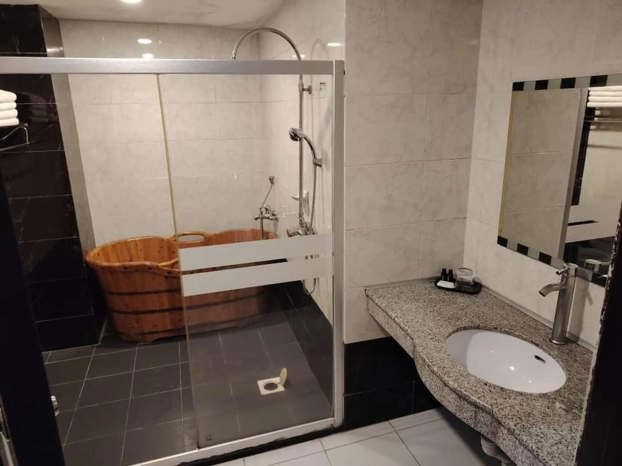 Bathroom in OYO 91193 Hi Inn Sibu Jaya