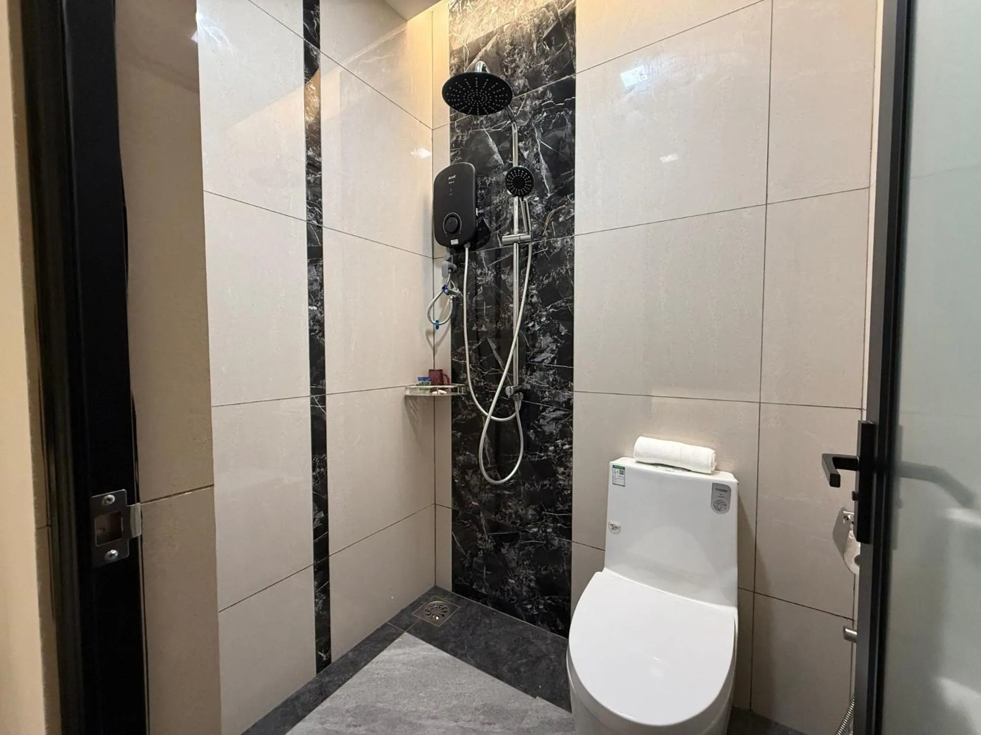 Bathroom in OYO 91193 Hi Inn Sibu Jaya