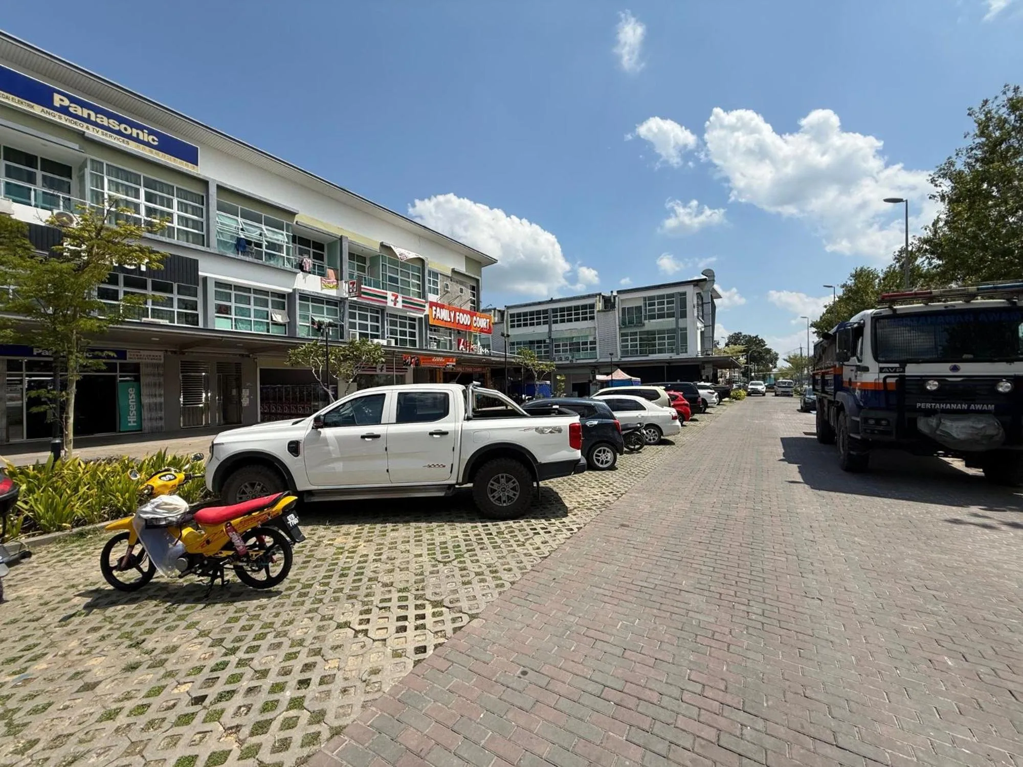 Parking in OYO 91193 Hi Inn Sibu Jaya