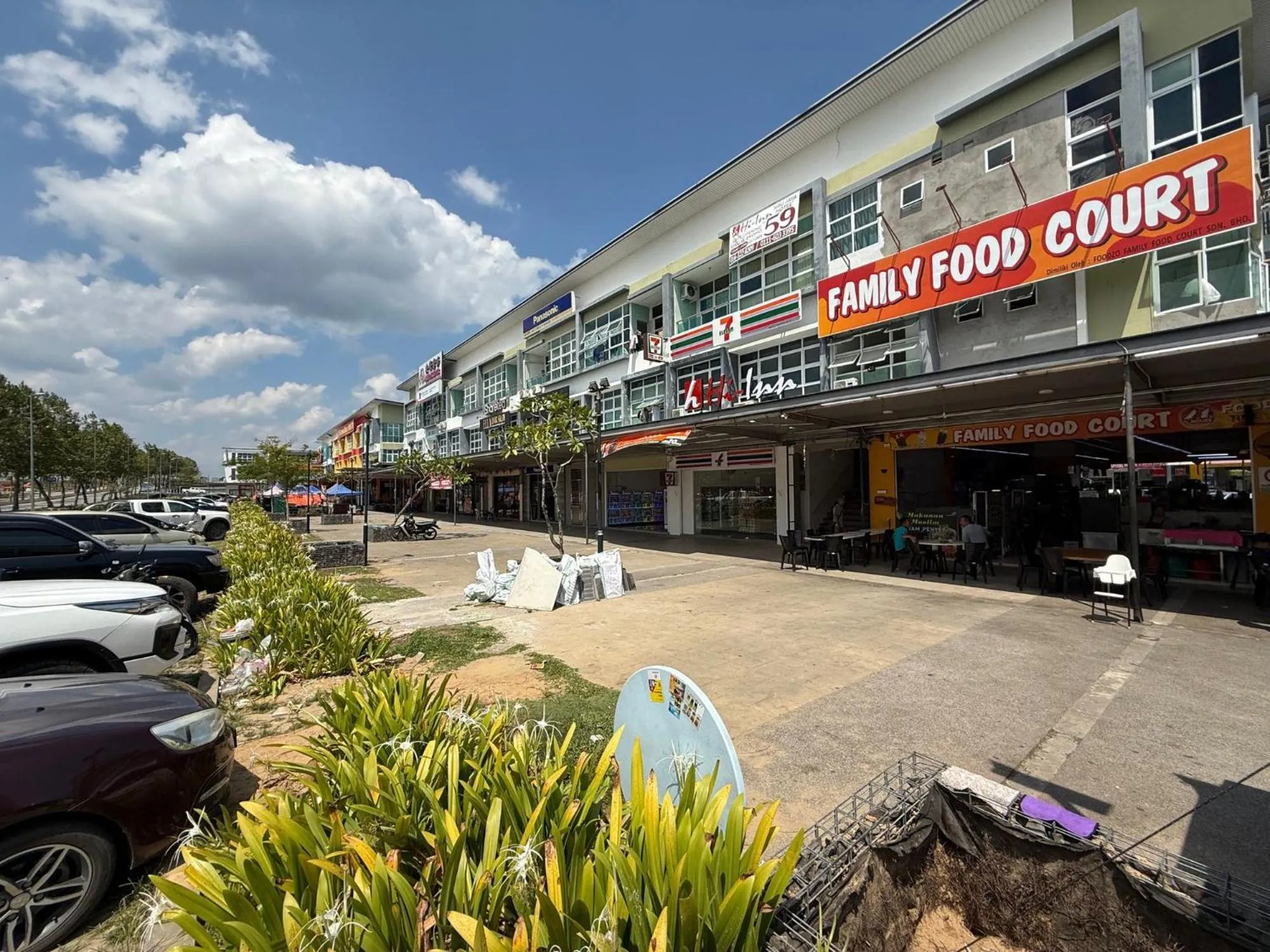 Parking in OYO 91193 Hi Inn Sibu Jaya