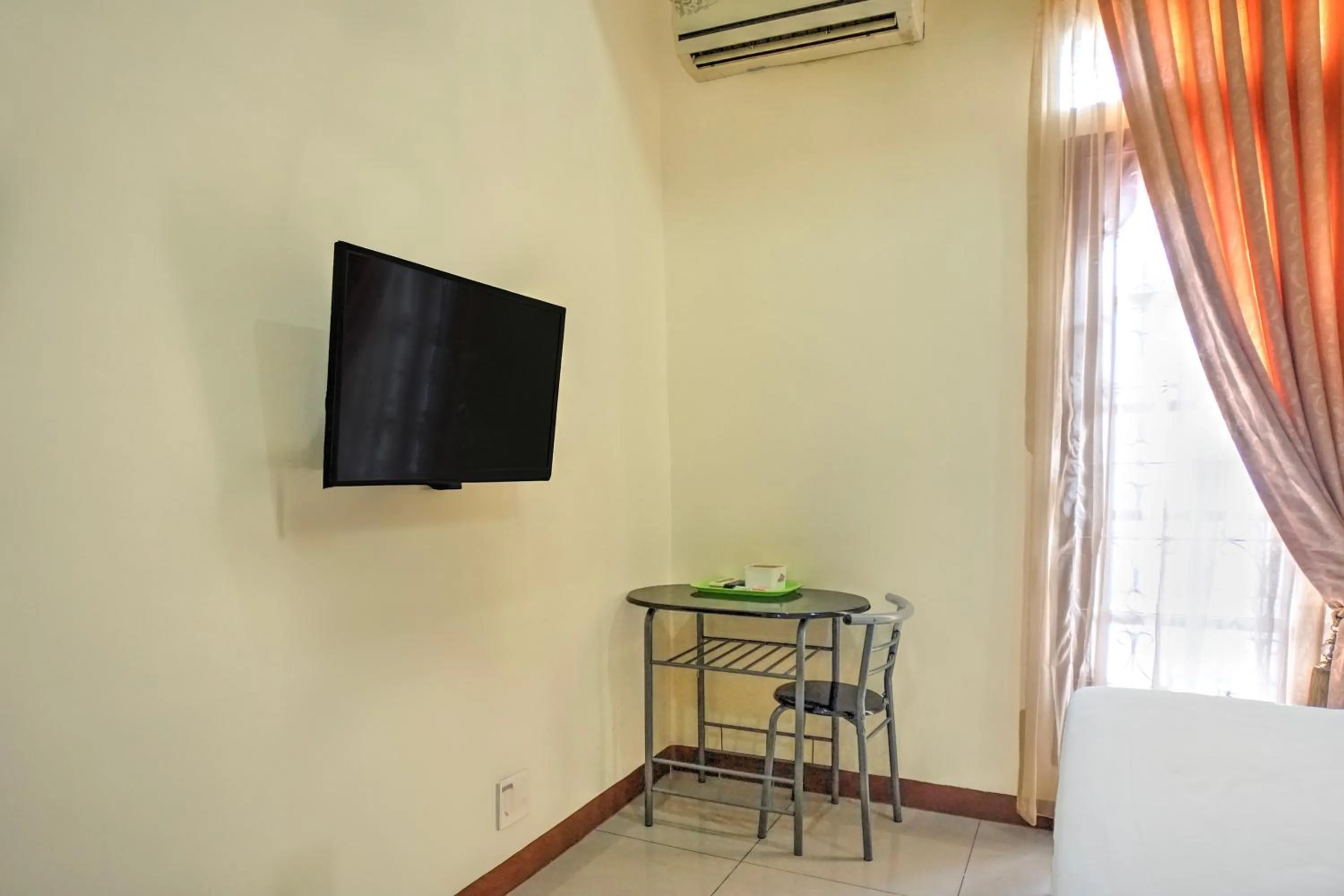 Bedroom in Hotel O Medan near Sun Plaza formerly Medan Baru House