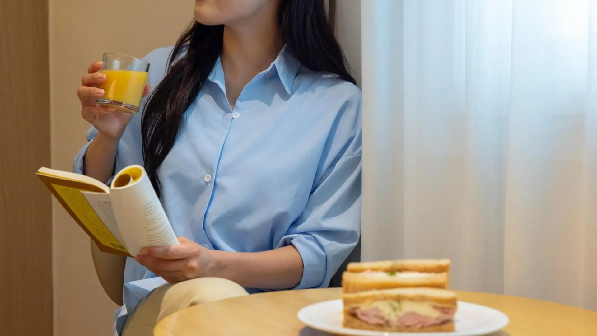 Seating area in Browndot Hotel Jeonju Junghwasan