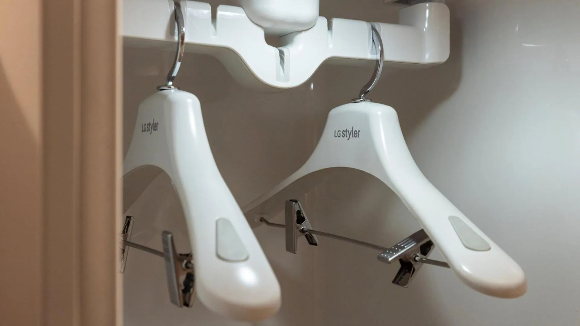 wardrobe in Browndot Hotel Jeonju Junghwasan