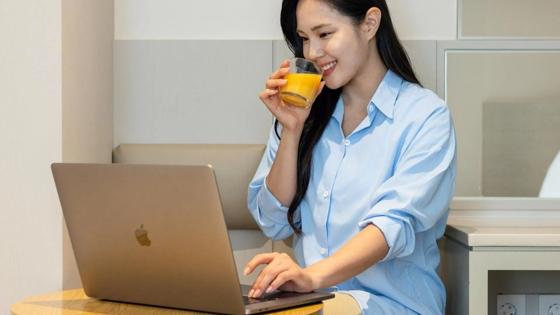 Seating area in Browndot Hotel Jeonju Junghwasan