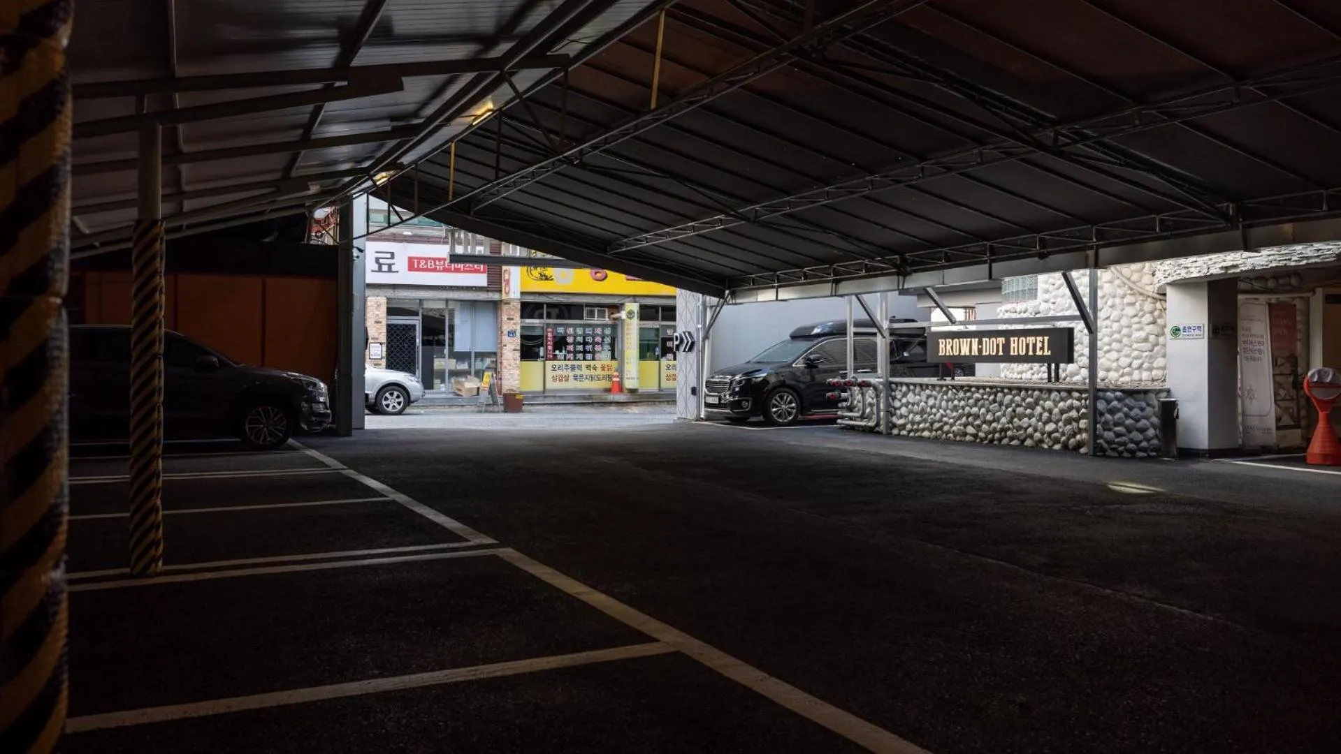 Parking in Browndot Hotel Jeonju Junghwasan