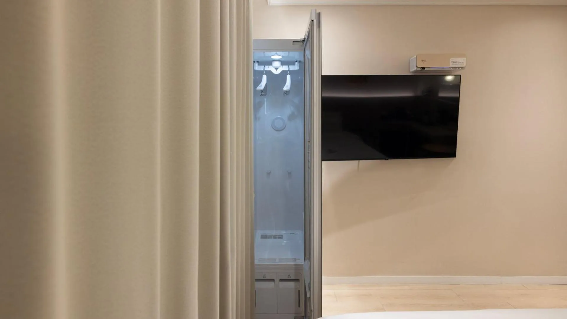 wardrobe in Browndot Hotel Jeonju Junghwasan