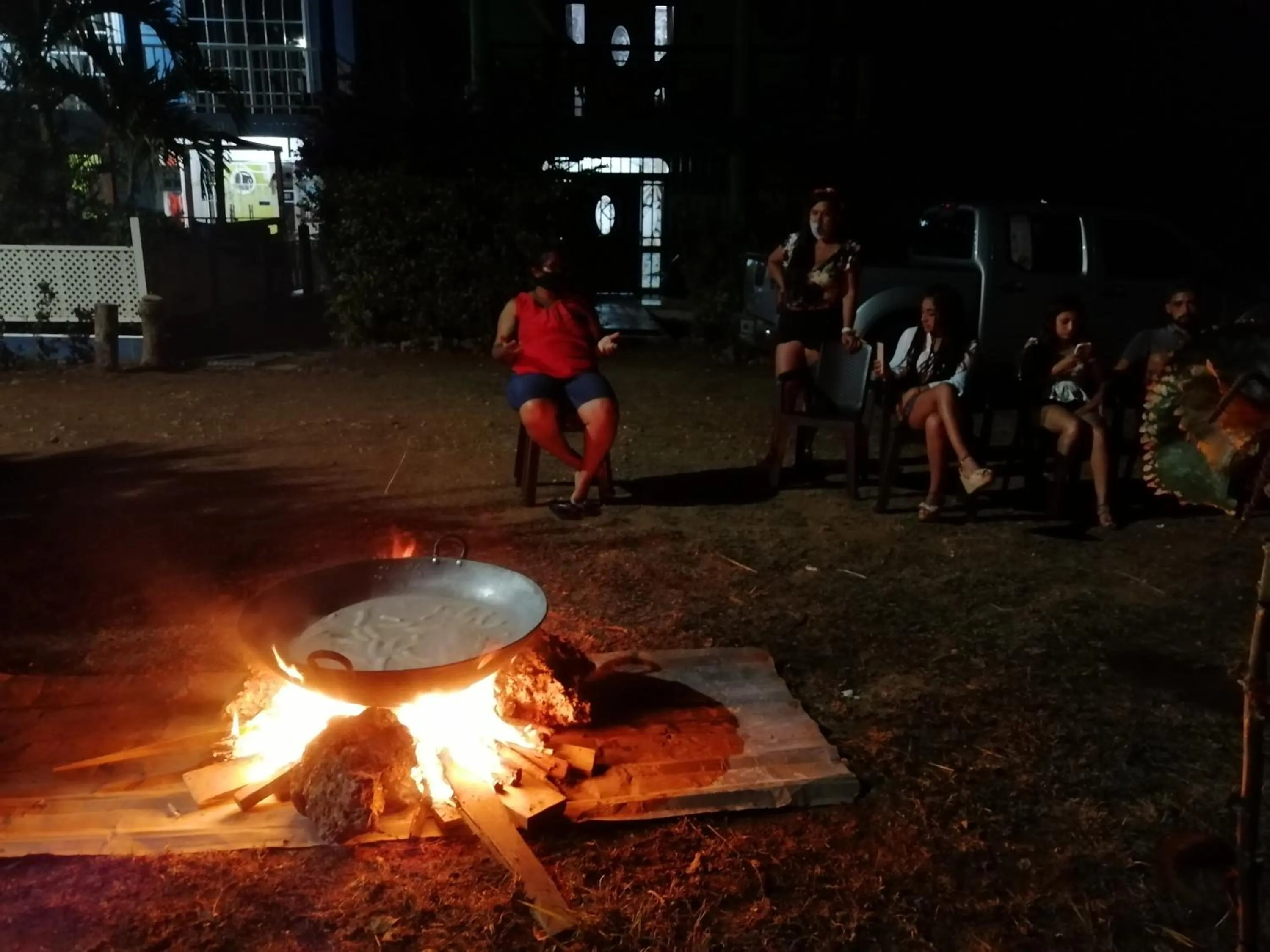 group of guests in Casa Royal Palm Inn