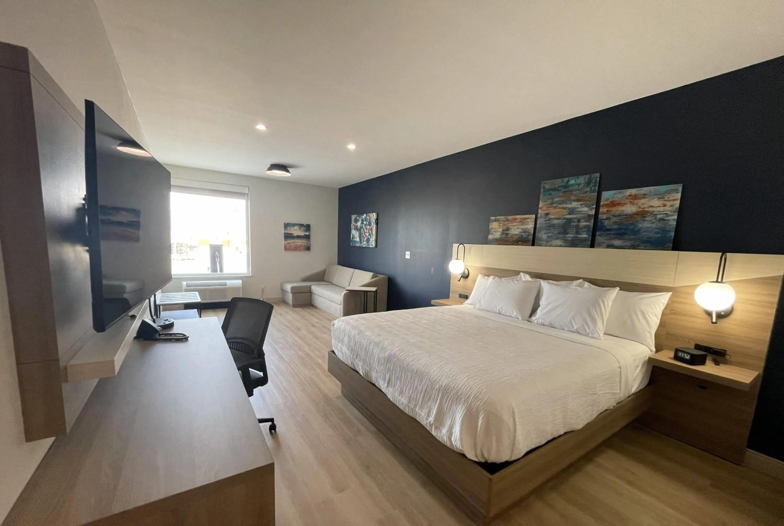 Photo of the whole room, Bed in La Quinta Inn & Suites by Wyndham Jackson