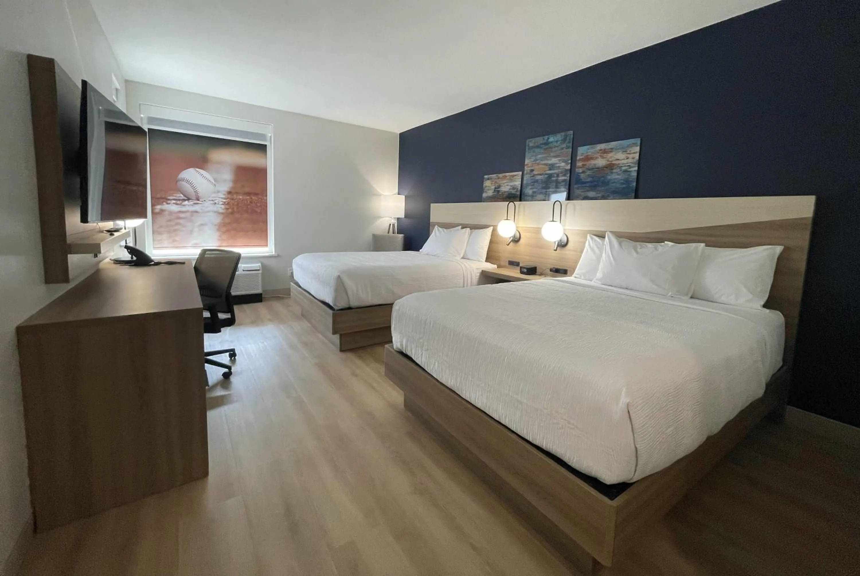 Photo of the whole room, Bed in La Quinta Inn & Suites by Wyndham Jackson