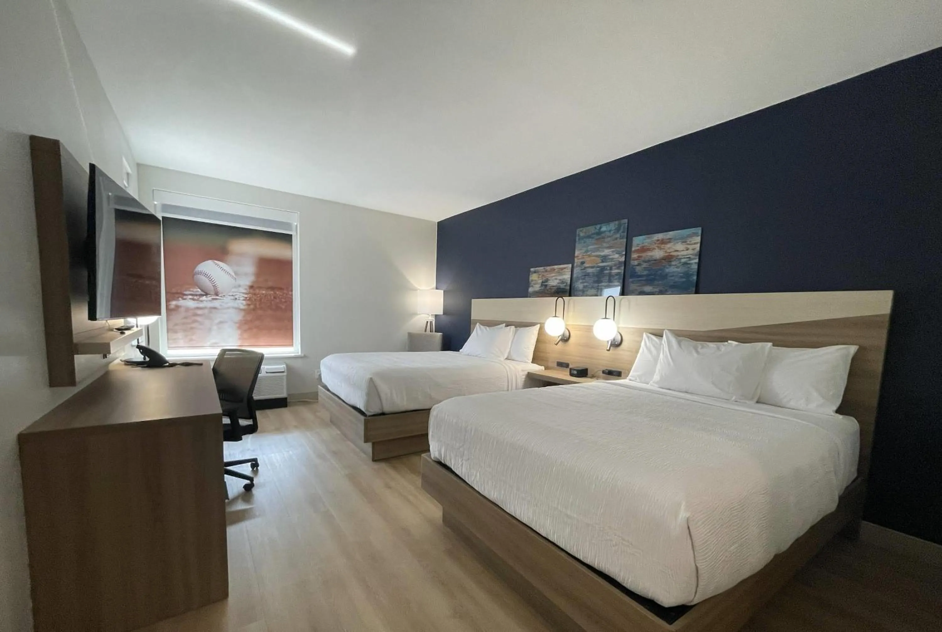 Photo of the whole room, Bed in La Quinta Inn & Suites by Wyndham Jackson