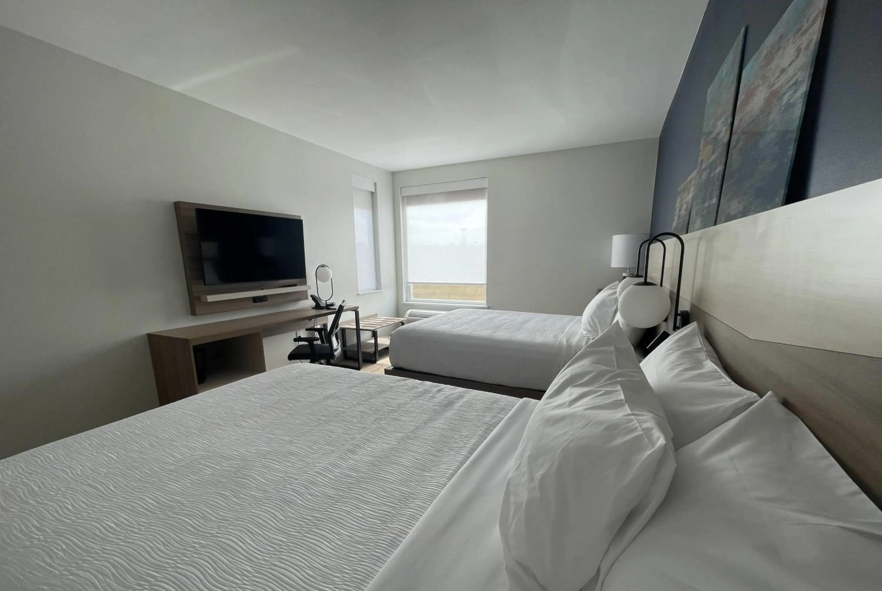 Photo of the whole room, Bed in La Quinta Inn & Suites by Wyndham Jackson