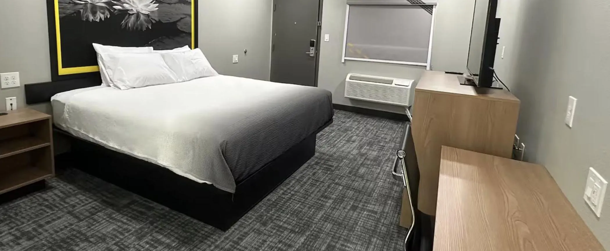 Bed in Super 8 by Wyndham Lubbock Airport
